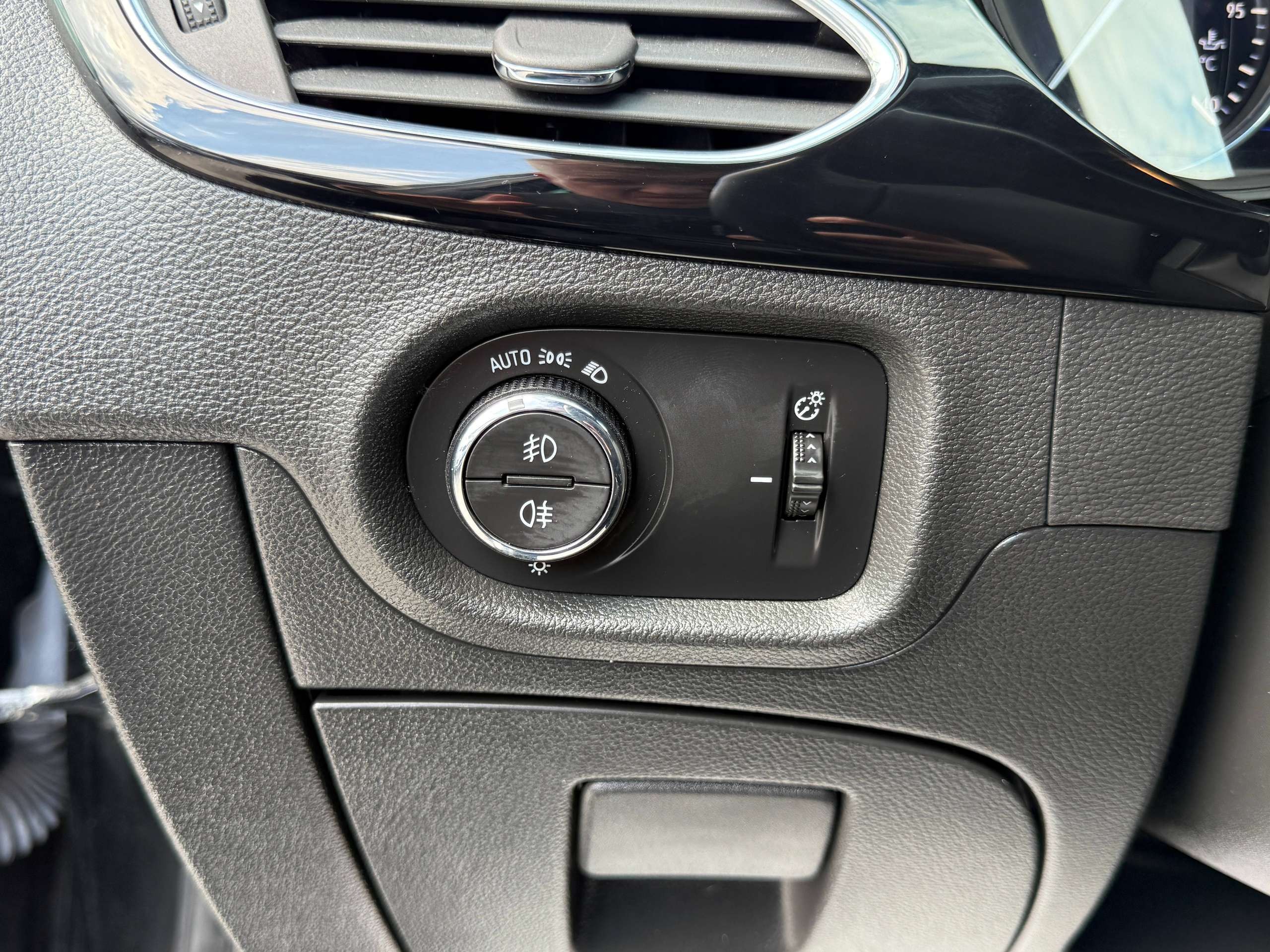 ad25cfe5-3622-4db2-b83c-0c8671dd732816-opel-astra-1-2i-5-deurs-gs-line-navigatie-leder-camera-carplay-led.jpg