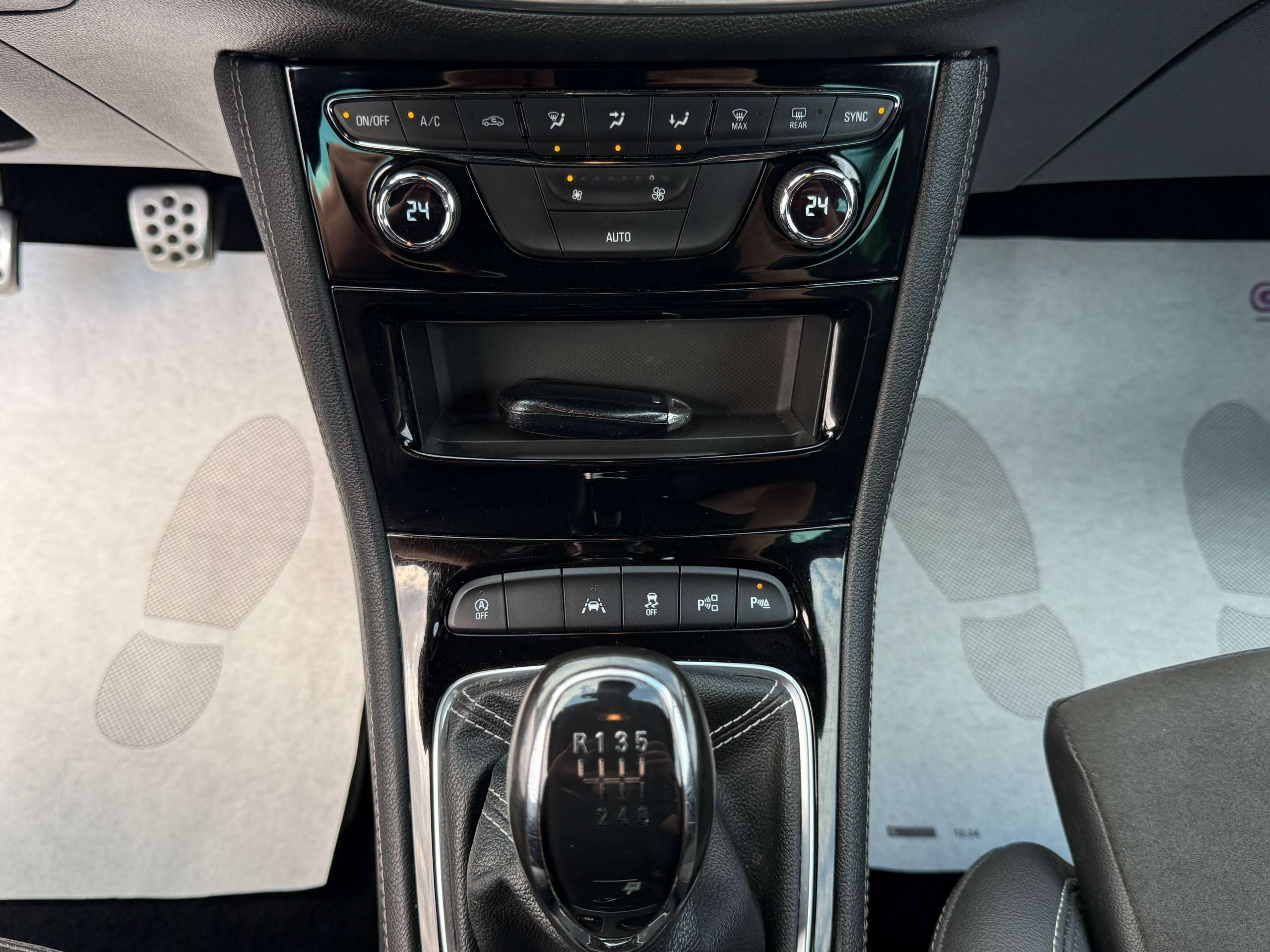 ad25cfe5-3622-4db2-b83c-0c8671dd732820-opel-astra-1-2i-5-deurs-gs-line-navigatie-leder-camera-carplay-led.jpg