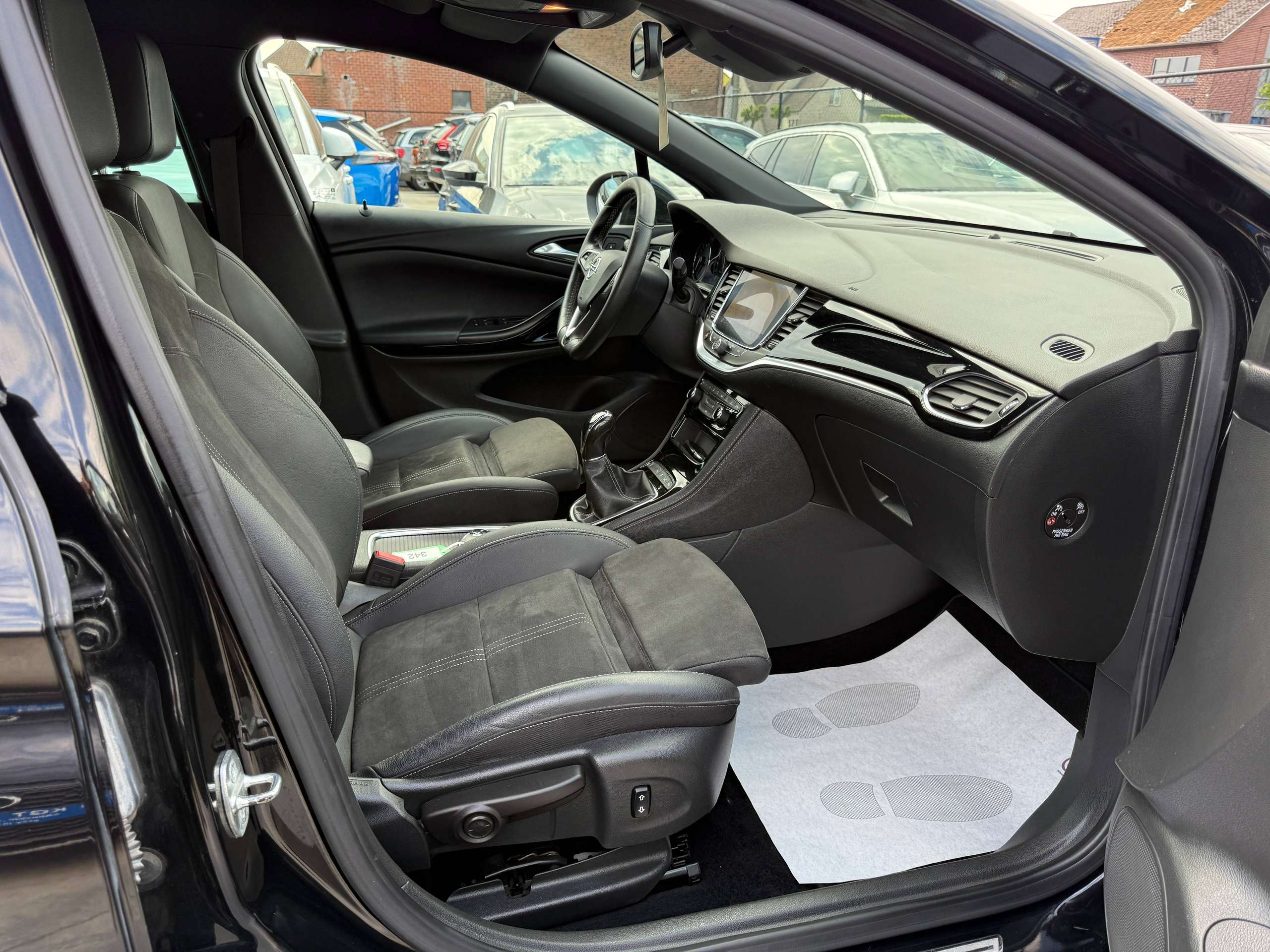 ad25cfe5-3622-4db2-b83c-0c8671dd732826-opel-astra-1-2i-5-deurs-gs-line-navigatie-leder-camera-carplay-led.jpg