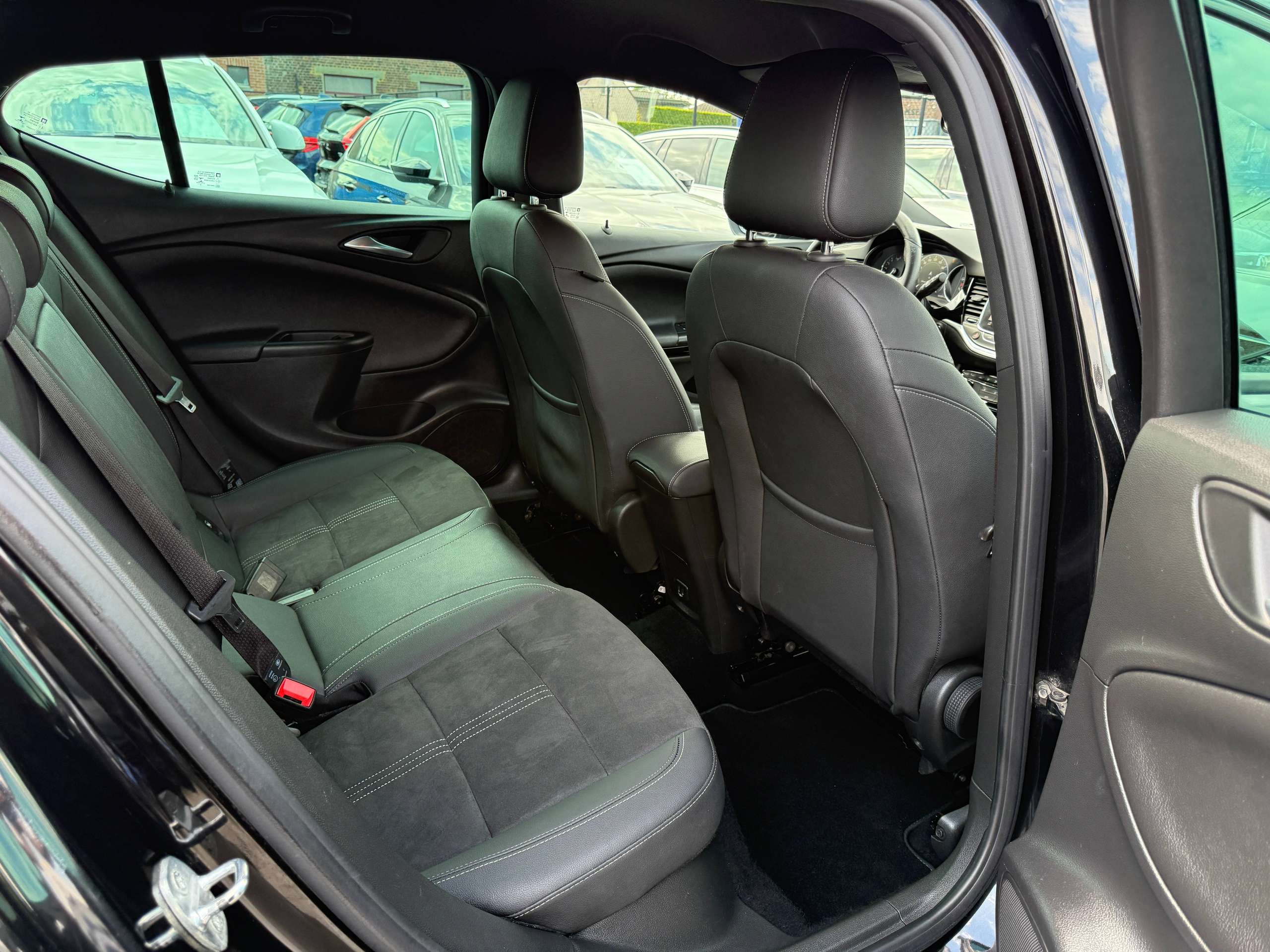 ad25cfe5-3622-4db2-b83c-0c8671dd732830-opel-astra-1-2i-5-deurs-gs-line-navigatie-leder-camera-carplay-led.jpg