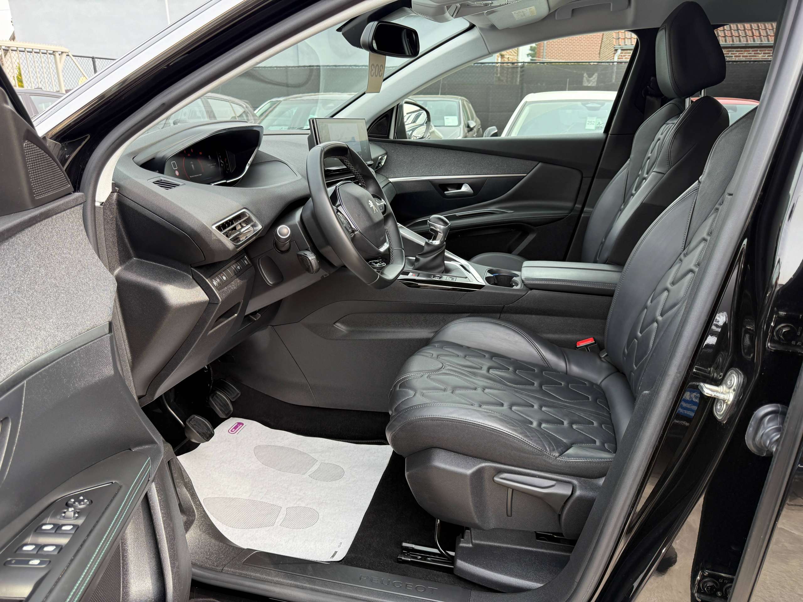 b09d0e52-2b02-4627-bd44-5536feae6bdf12-peugeot-3008-1-2i-facelift-navigatie-full-led-zwart-leder-camer.jpg