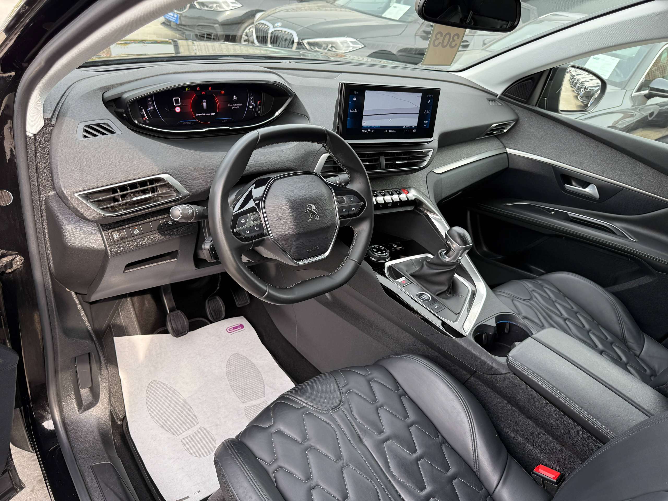 b09d0e52-2b02-4627-bd44-5536feae6bdf13-peugeot-3008-1-2i-facelift-navigatie-full-led-zwart-leder-camer.jpg