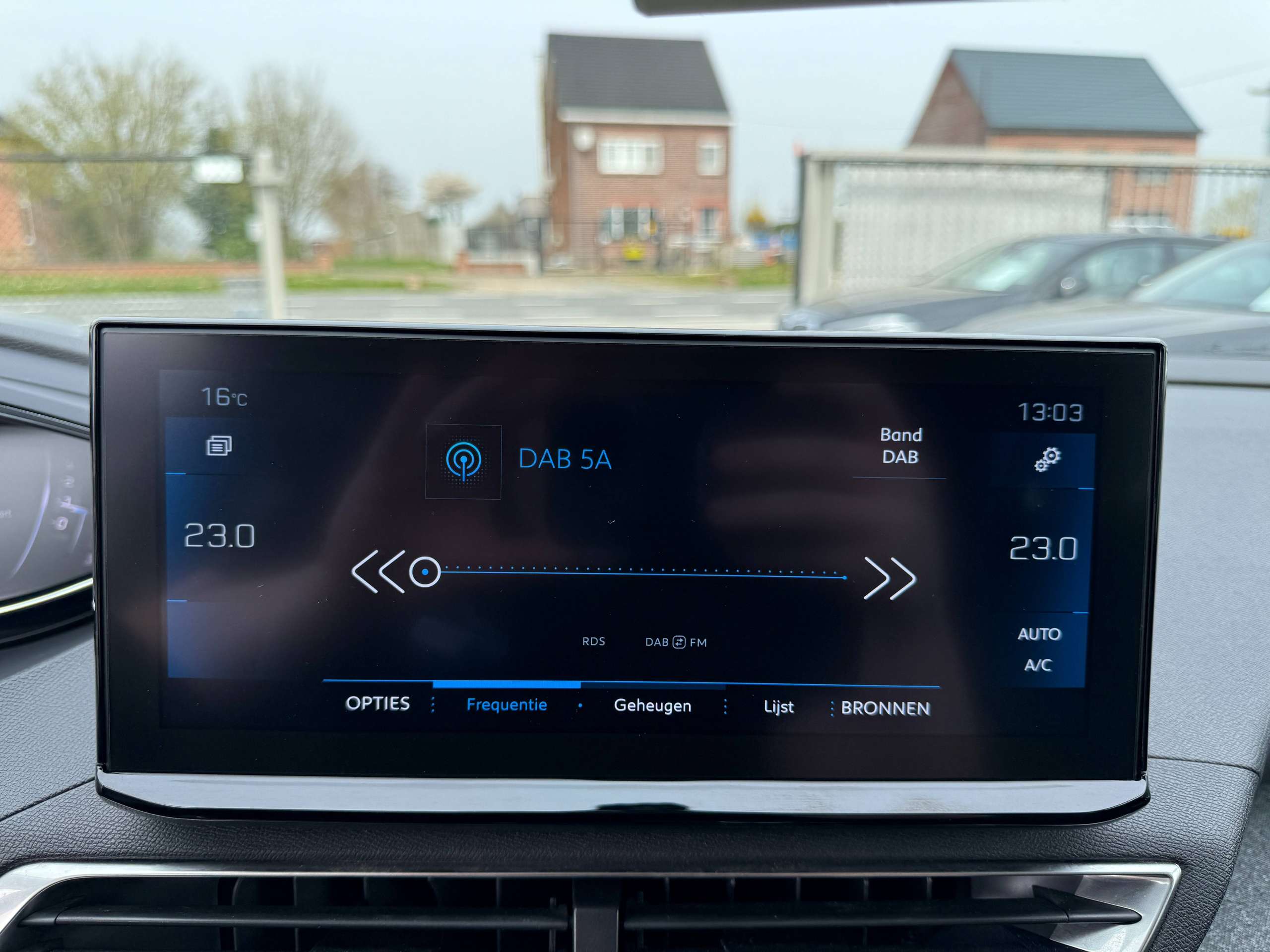 b09d0e52-2b02-4627-bd44-5536feae6bdf24-peugeot-3008-1-2i-facelift-navigatie-full-led-zwart-leder-camer.jpg