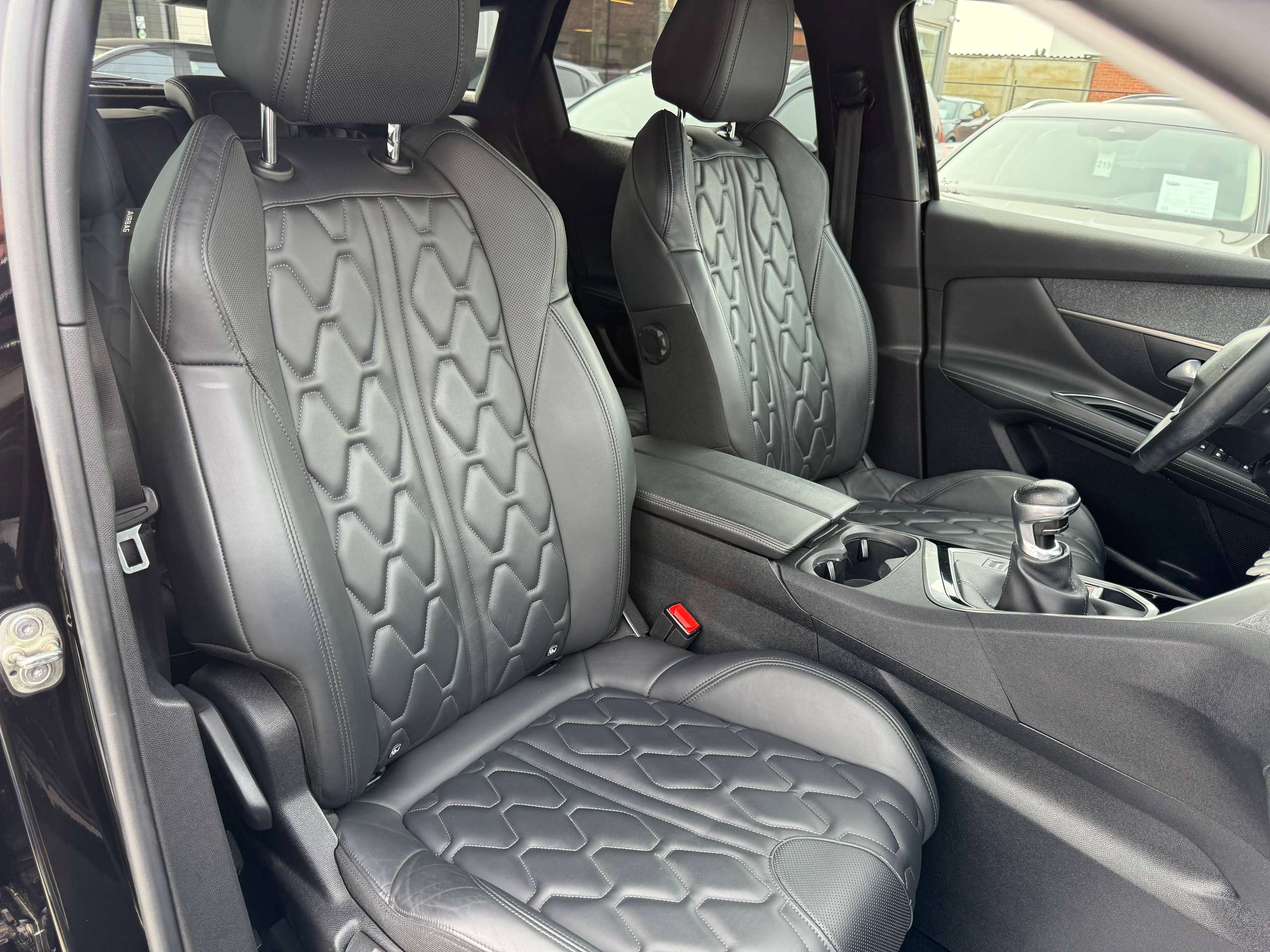 b09d0e52-2b02-4627-bd44-5536feae6bdf29-peugeot-3008-1-2i-facelift-navigatie-full-led-zwart-leder-camer.jpg
