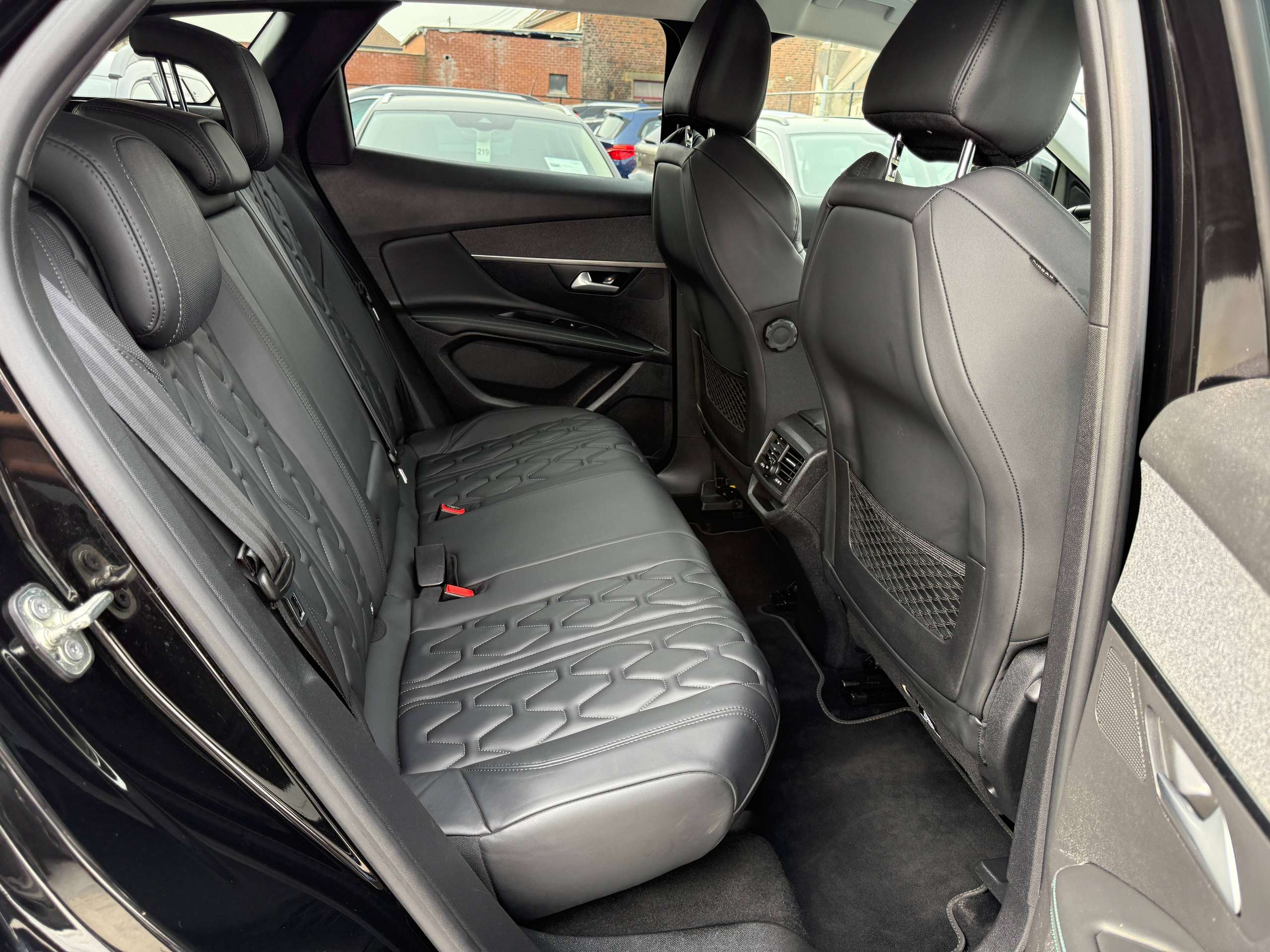 b09d0e52-2b02-4627-bd44-5536feae6bdf31-peugeot-3008-1-2i-facelift-navigatie-full-led-zwart-leder-camer.jpg