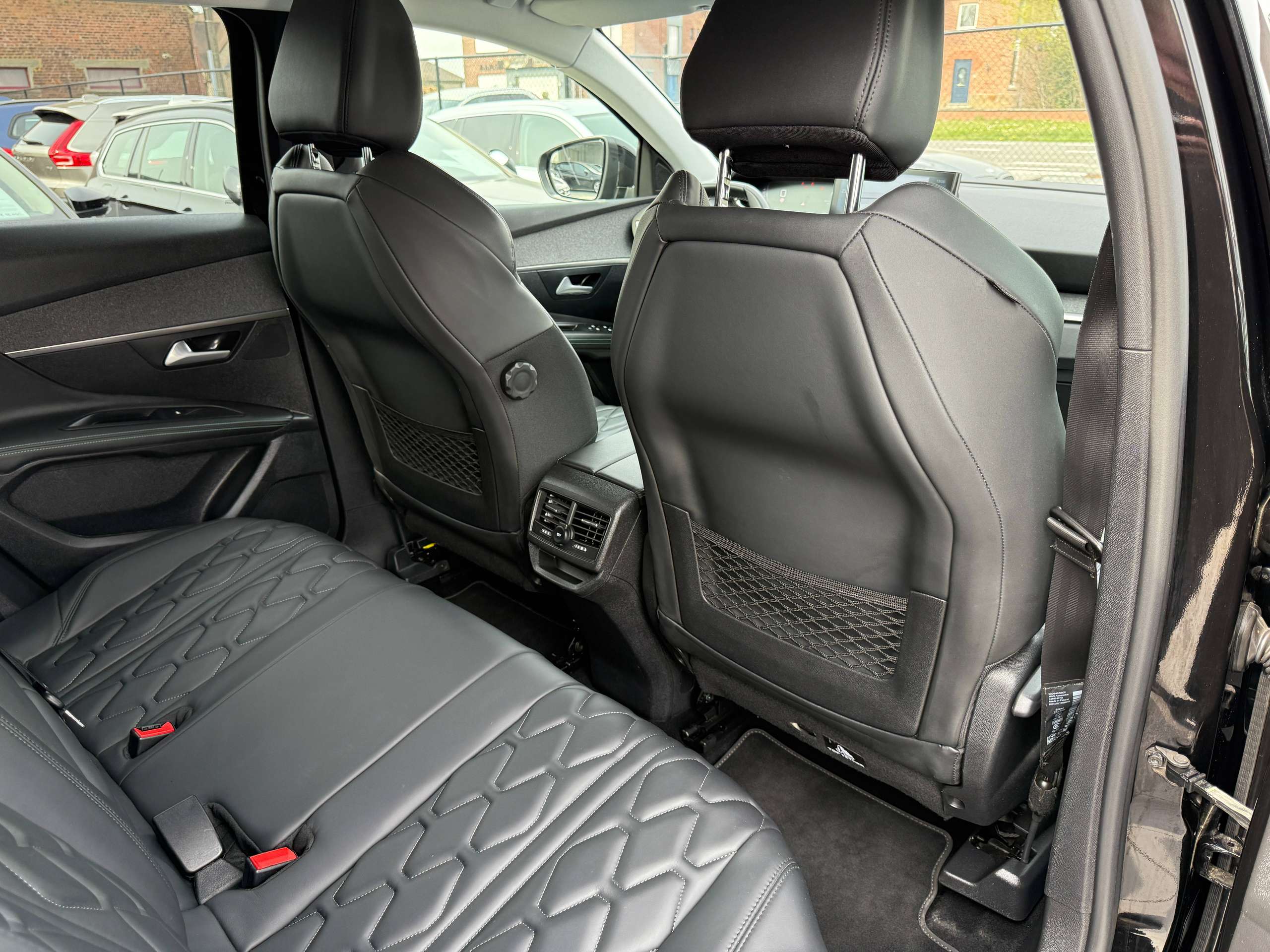 b09d0e52-2b02-4627-bd44-5536feae6bdf32-peugeot-3008-1-2i-facelift-navigatie-full-led-zwart-leder-camer.jpg