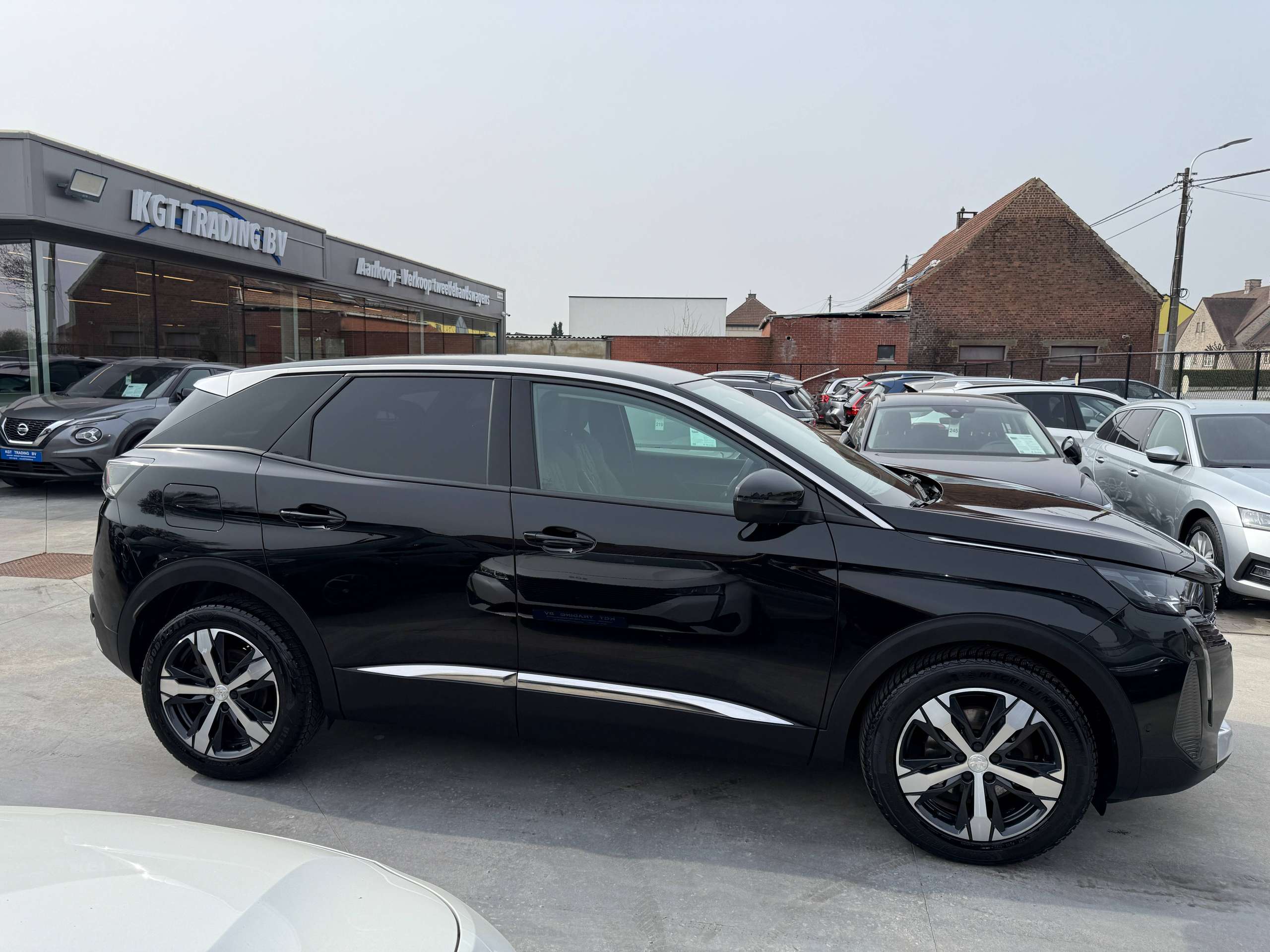 b09d0e52-2b02-4627-bd44-5536feae6bdf4-peugeot-3008-1-2i-facelift-navigatie-full-led-zwart-leder-camer.jpg