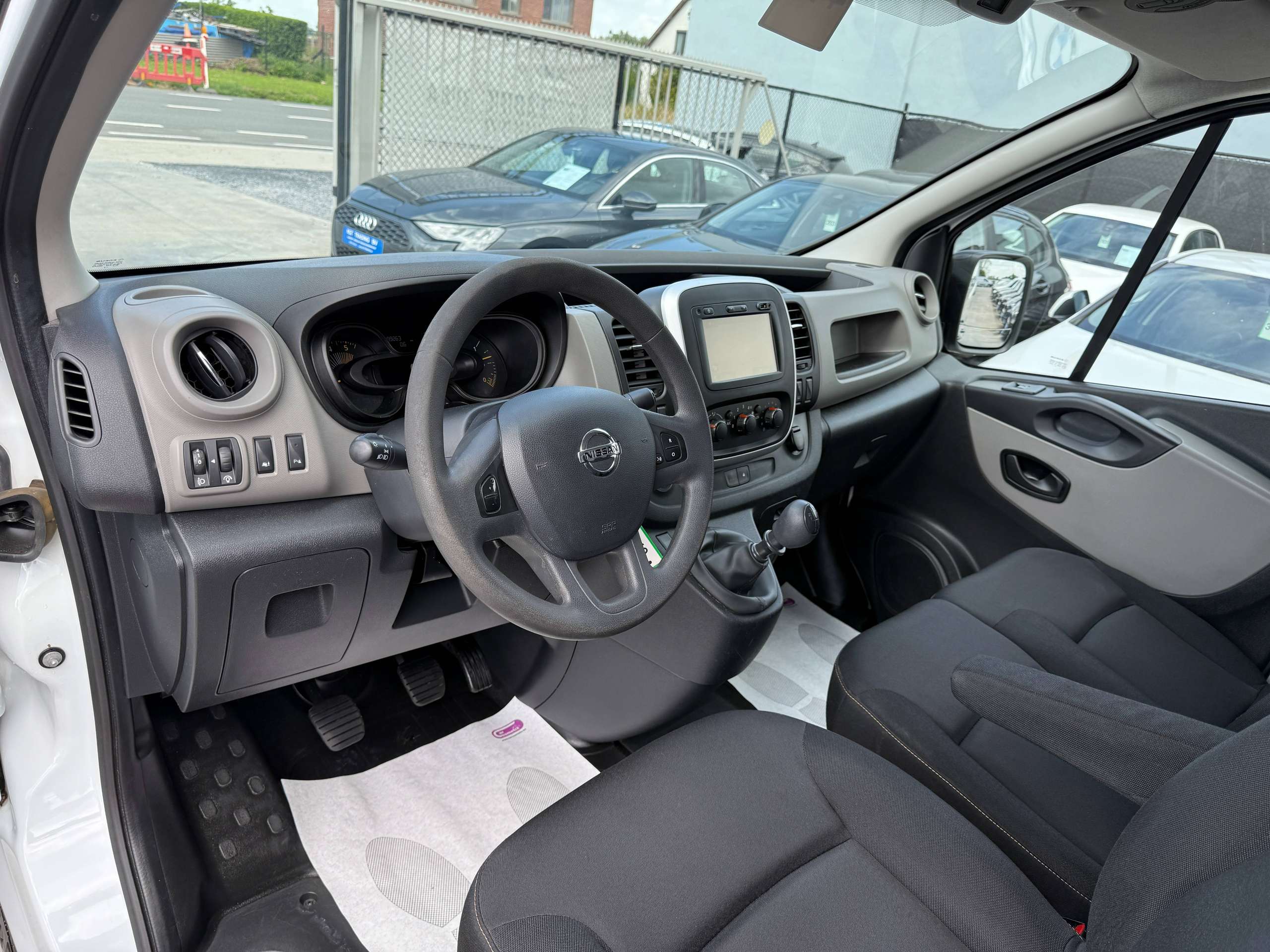 b12fa1e9-bb56-4b53-9544-053d4cde66ff13-nissan-nv300-1-6-dci-120pk-lengte-2-navigatie-bluetooth-pdc-airco.jpg