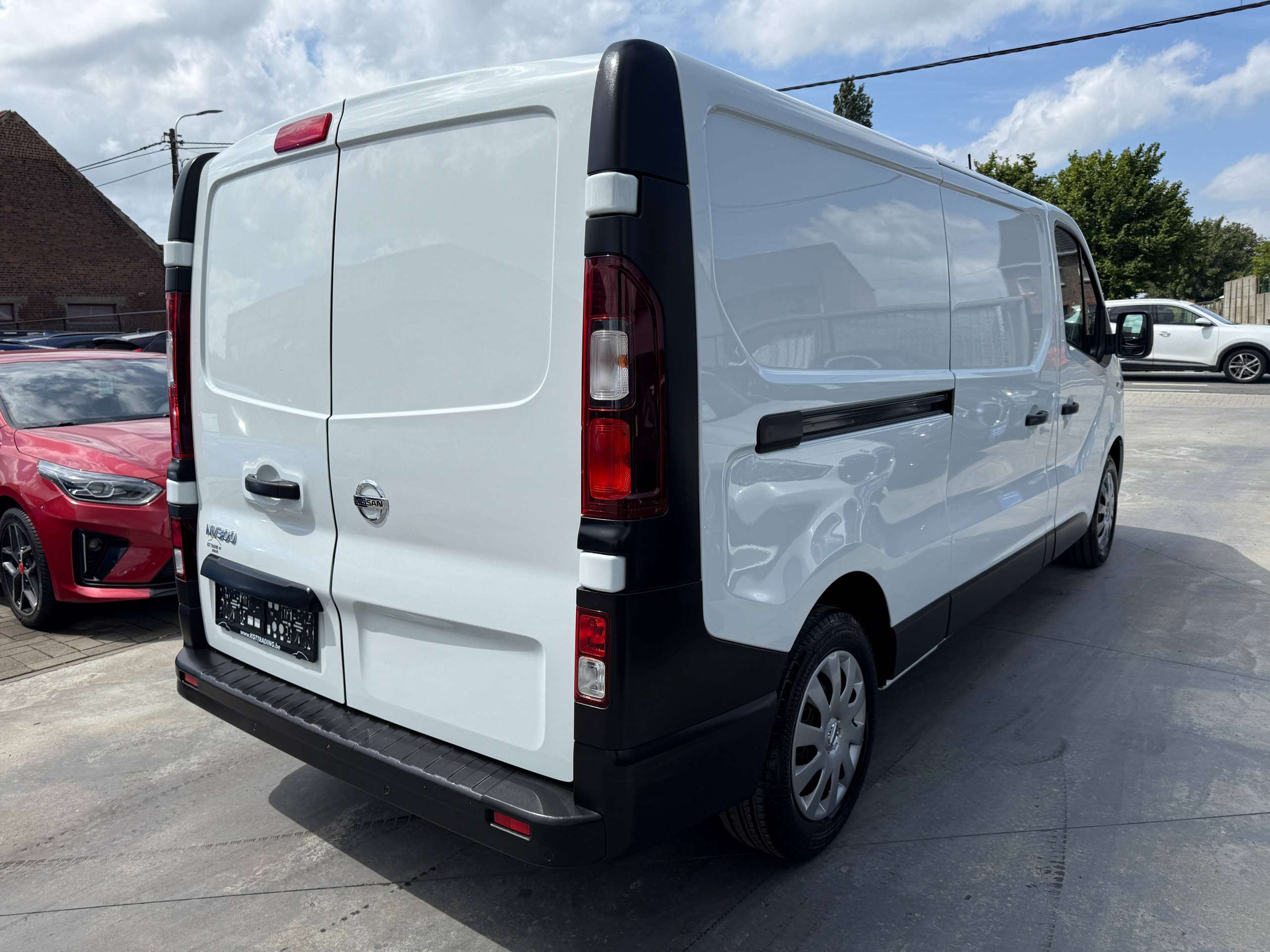b12fa1e9-bb56-4b53-9544-053d4cde66ff5-nissan-nv300-1-6-dci-120pk-lengte-2-navigatie-bluetooth-pdc-airco.jpg
