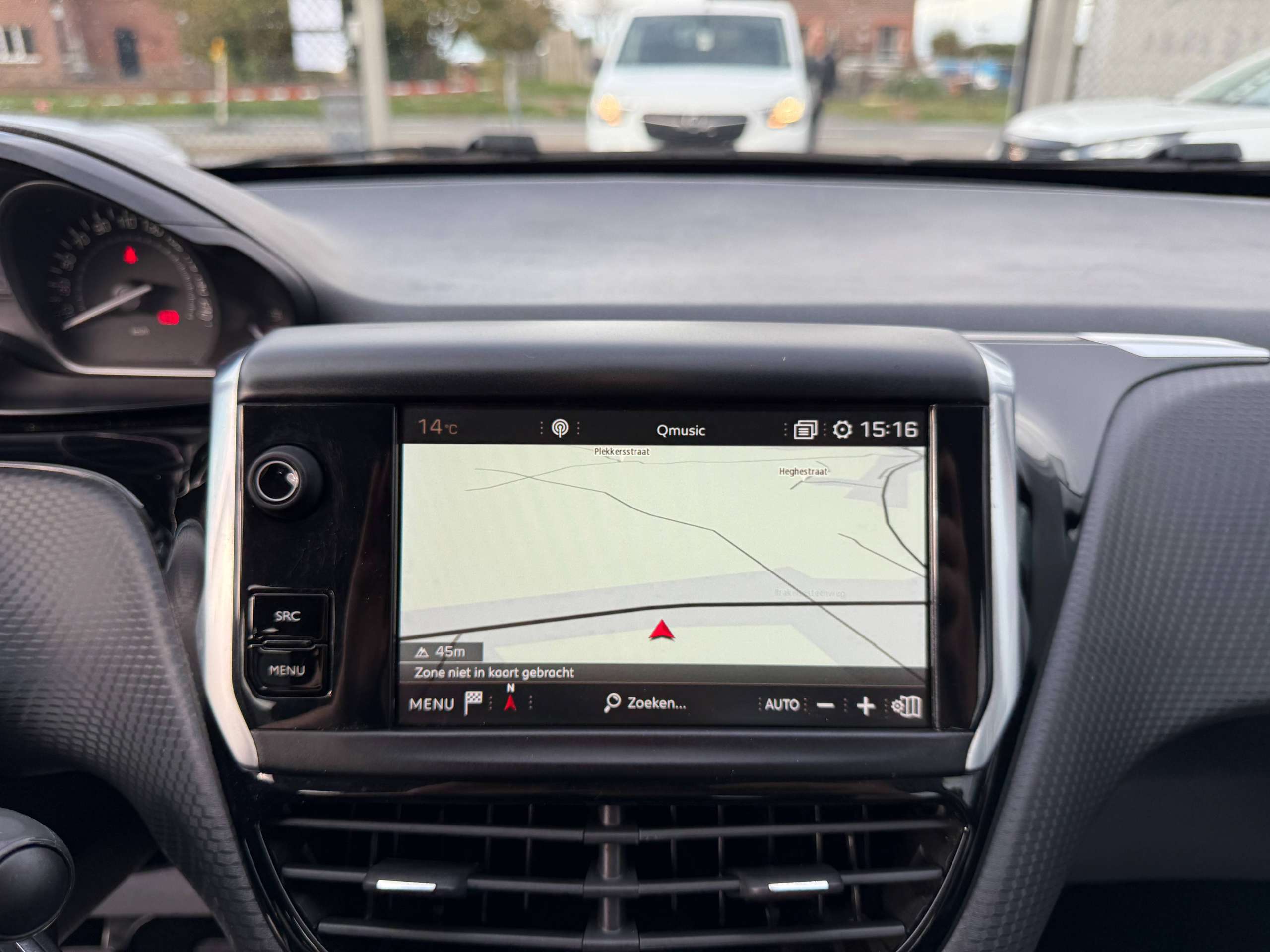 b3e29cb4-bede-4b0d-9622-1b16a335925617-peugeot-2008-1-2i-puretech-83pk-navigatie-carplay-bluetooth-a-c.jpg