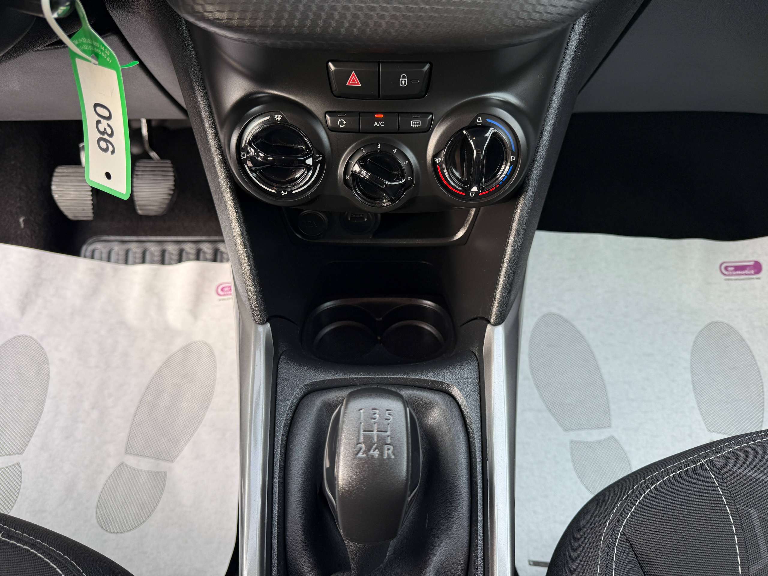 b3e29cb4-bede-4b0d-9622-1b16a335925618-peugeot-2008-1-2i-puretech-83pk-navigatie-carplay-bluetooth-a-c.jpg