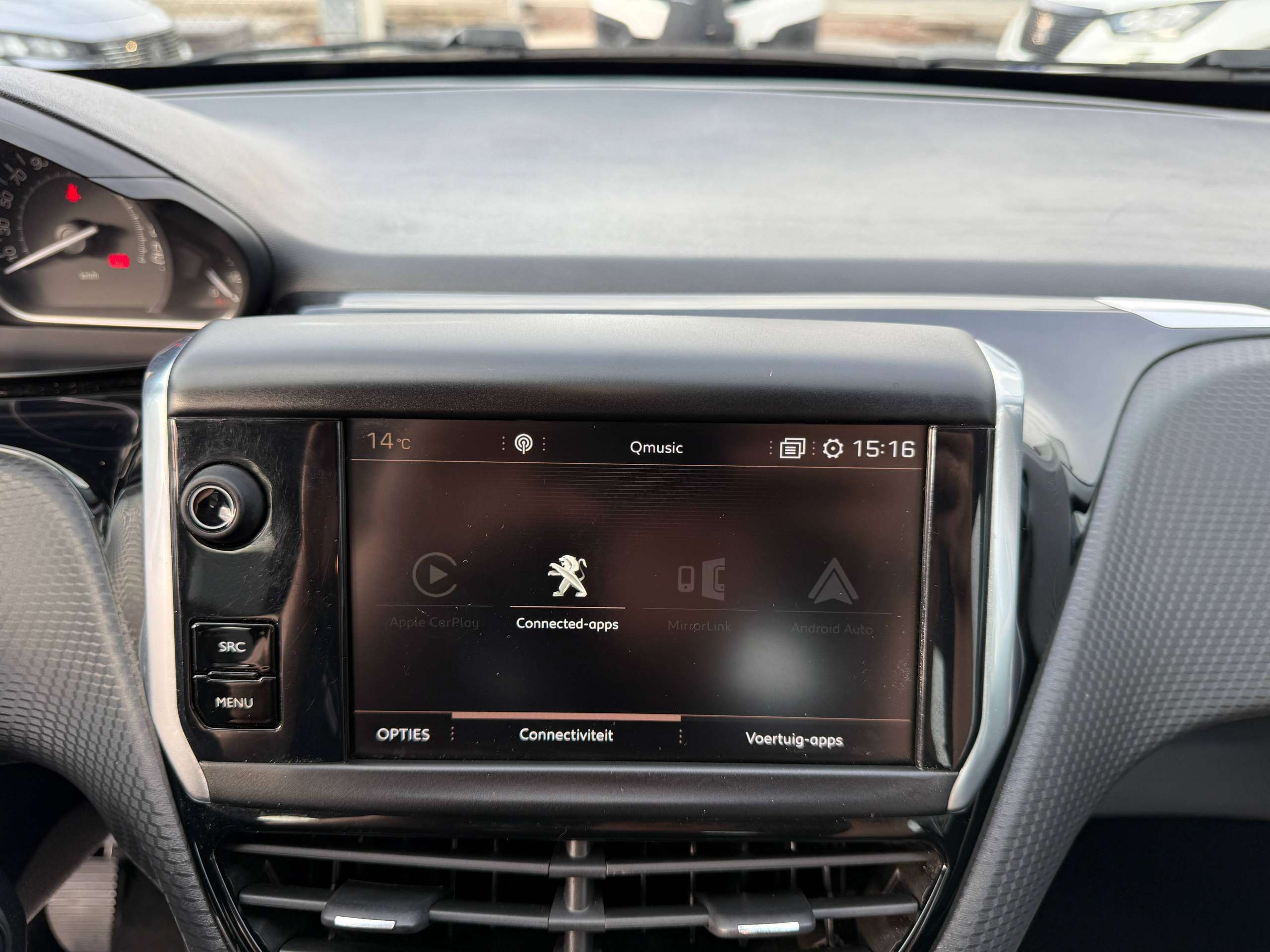 b3e29cb4-bede-4b0d-9622-1b16a335925620-peugeot-2008-1-2i-puretech-83pk-navigatie-carplay-bluetooth-a-c.jpg