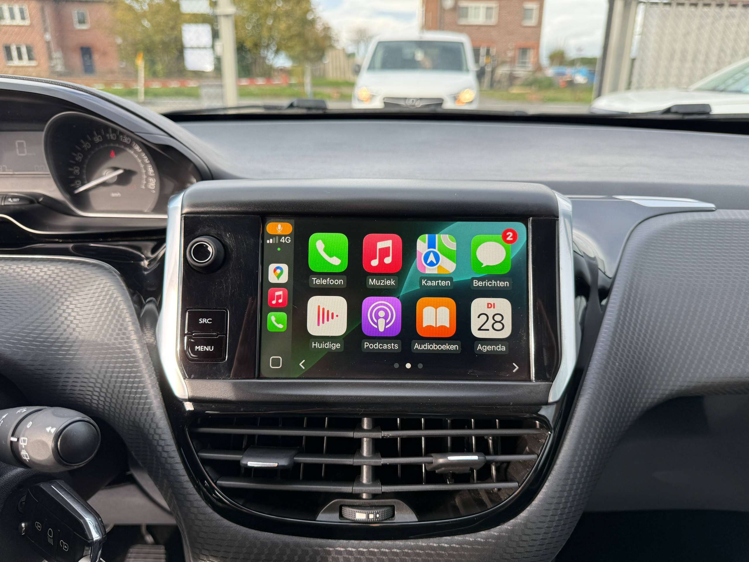 b3e29cb4-bede-4b0d-9622-1b16a335925621-peugeot-2008-1-2i-puretech-83pk-navigatie-carplay-bluetooth-a-c.jpg