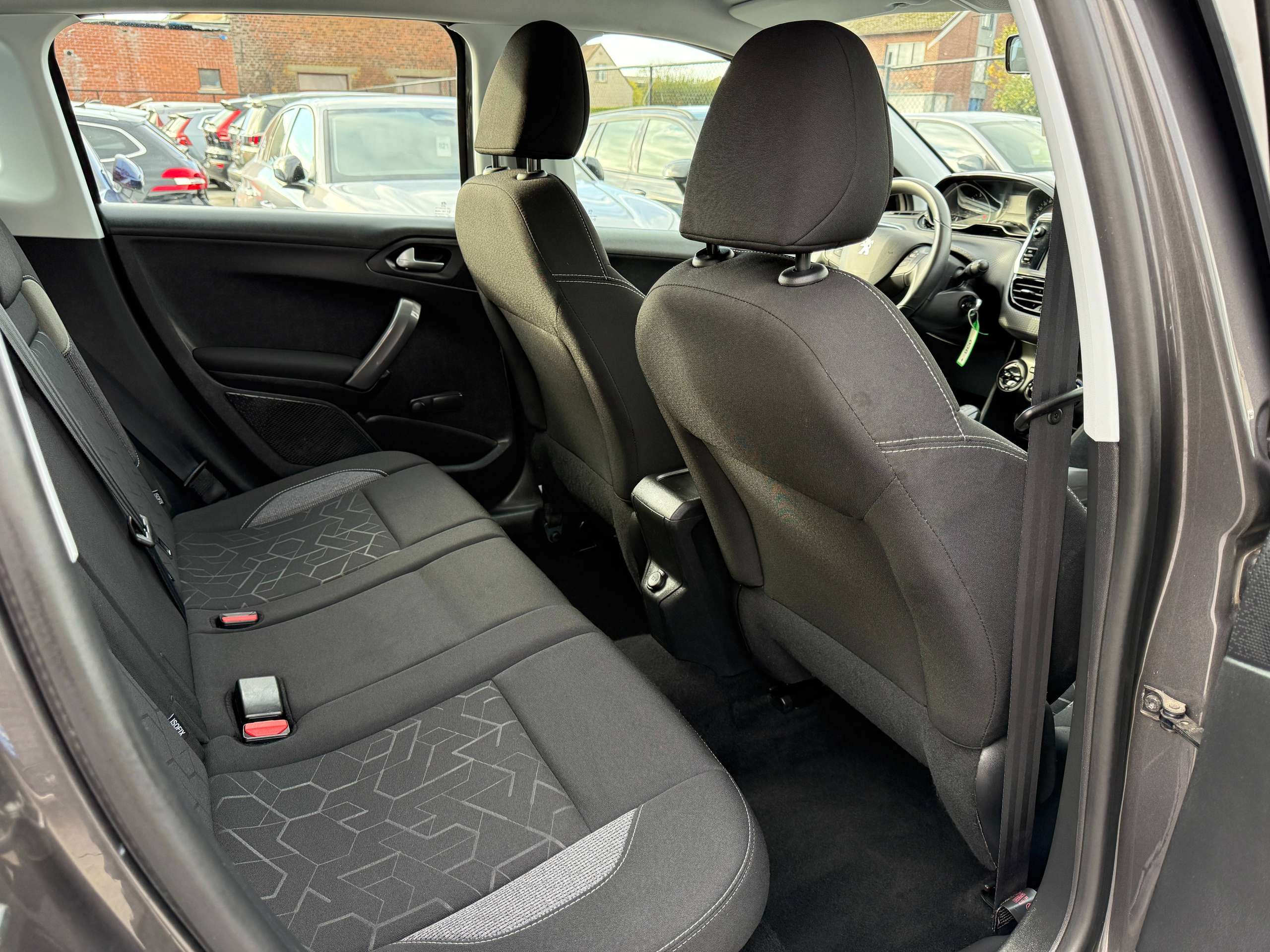 b3e29cb4-bede-4b0d-9622-1b16a335925626-peugeot-2008-1-2i-puretech-83pk-navigatie-carplay-bluetooth-a-c.jpg