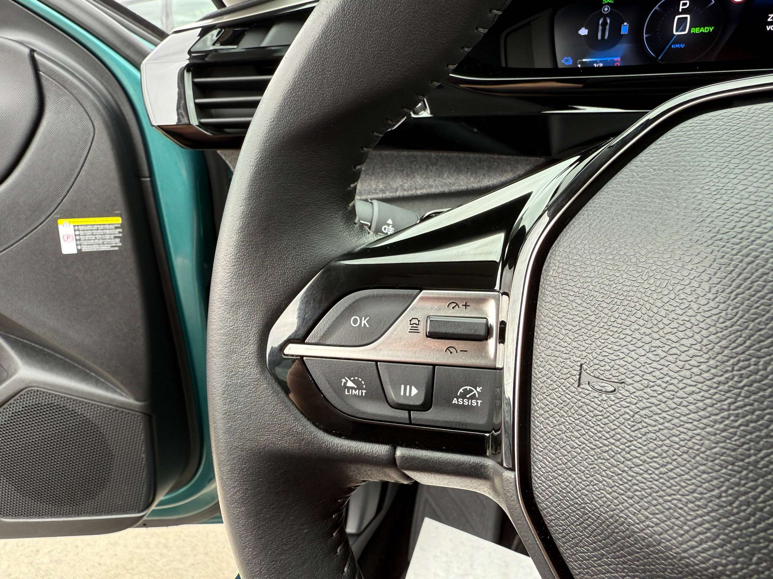 b6fd97da-4542-4708-8011-72438e69b81817-peugeot-308-sw-phev-hybrid-automaat-navi-leder-camera-carplay-led-alu.jpg