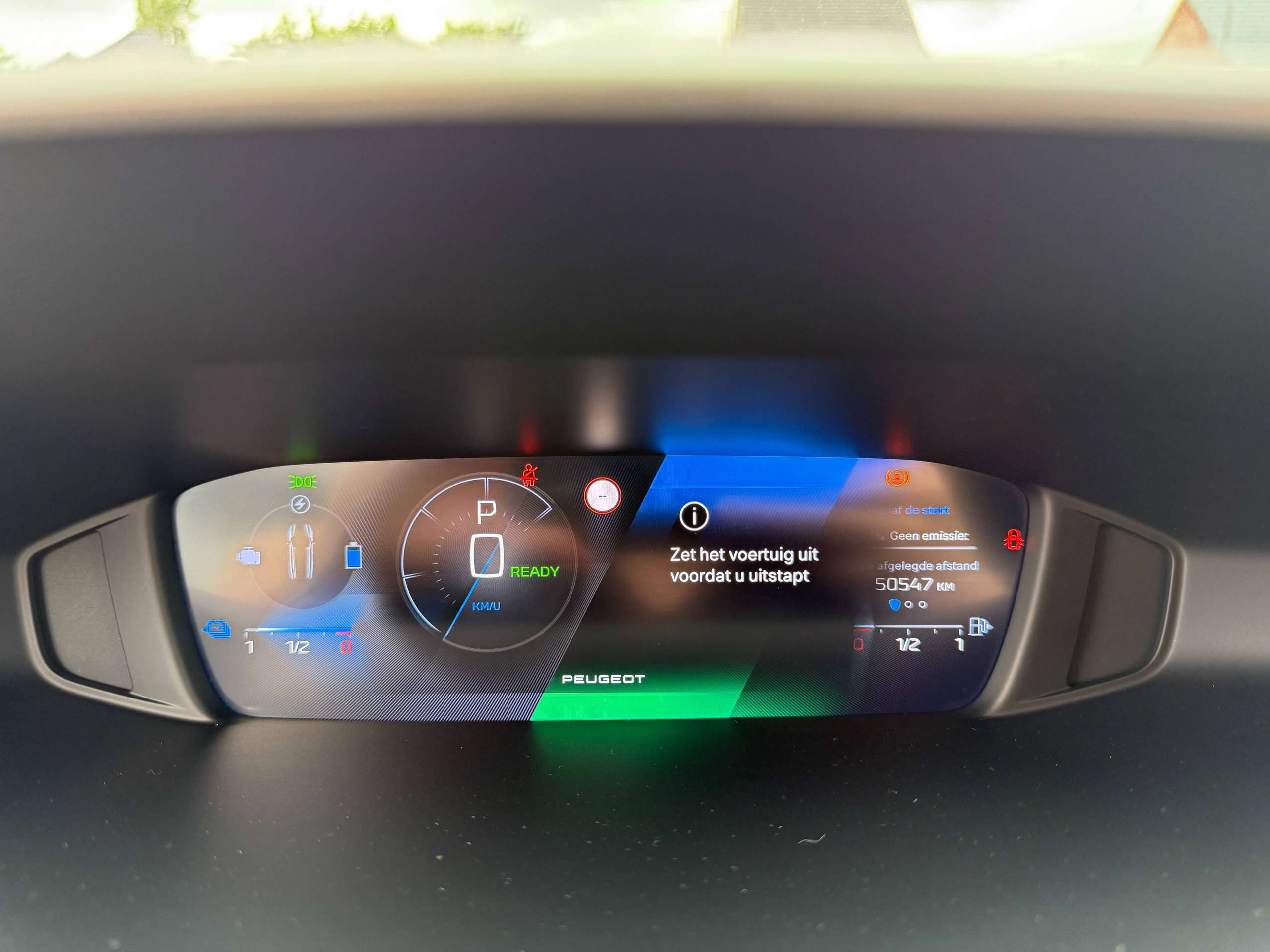 b6fd97da-4542-4708-8011-72438e69b81818-peugeot-308-sw-phev-hybrid-automaat-navi-leder-camera-carplay-led-alu.jpg