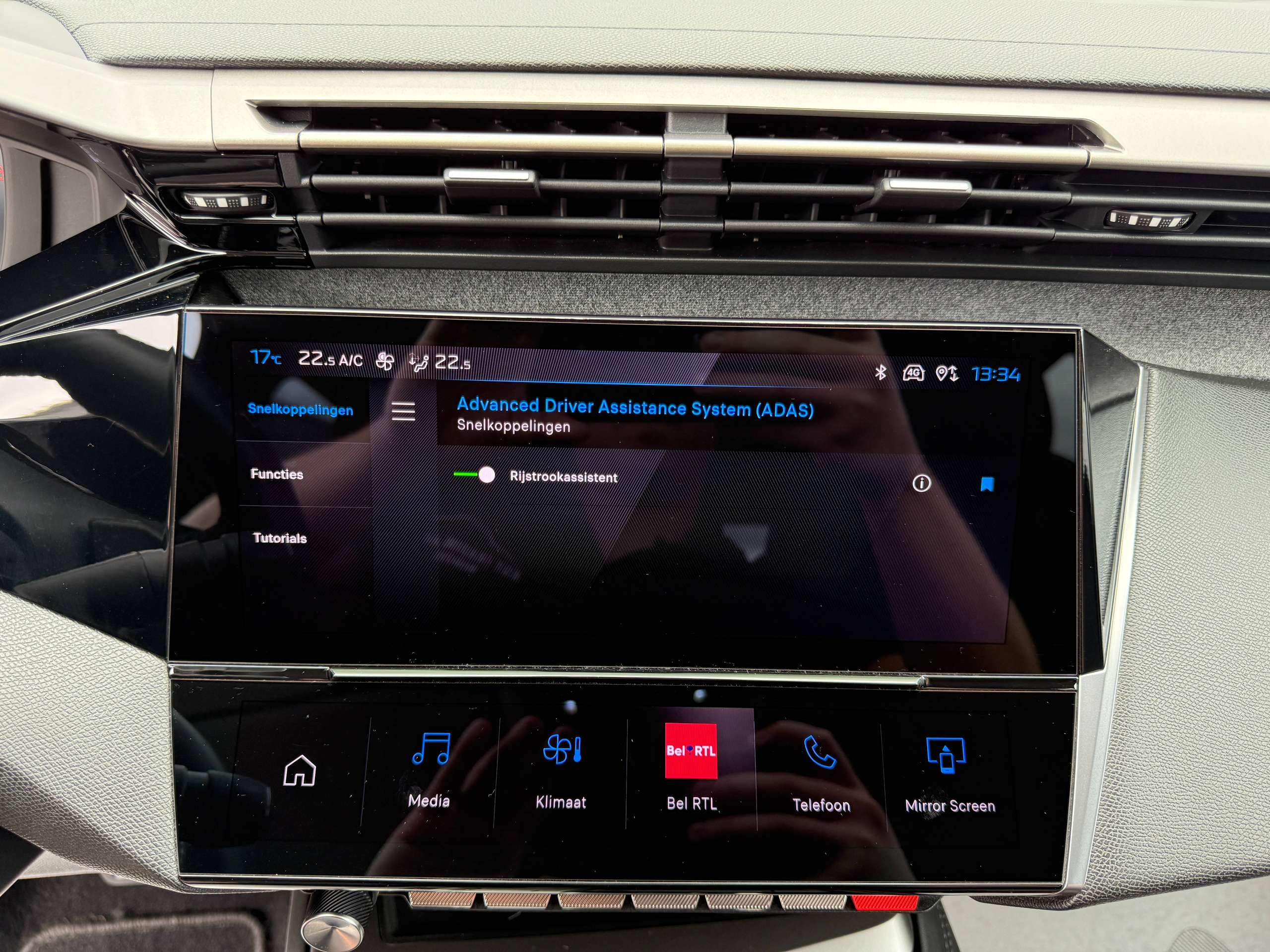 b6fd97da-4542-4708-8011-72438e69b81823-peugeot-308-sw-phev-hybrid-automaat-navi-leder-camera-carplay-led-alu.jpg