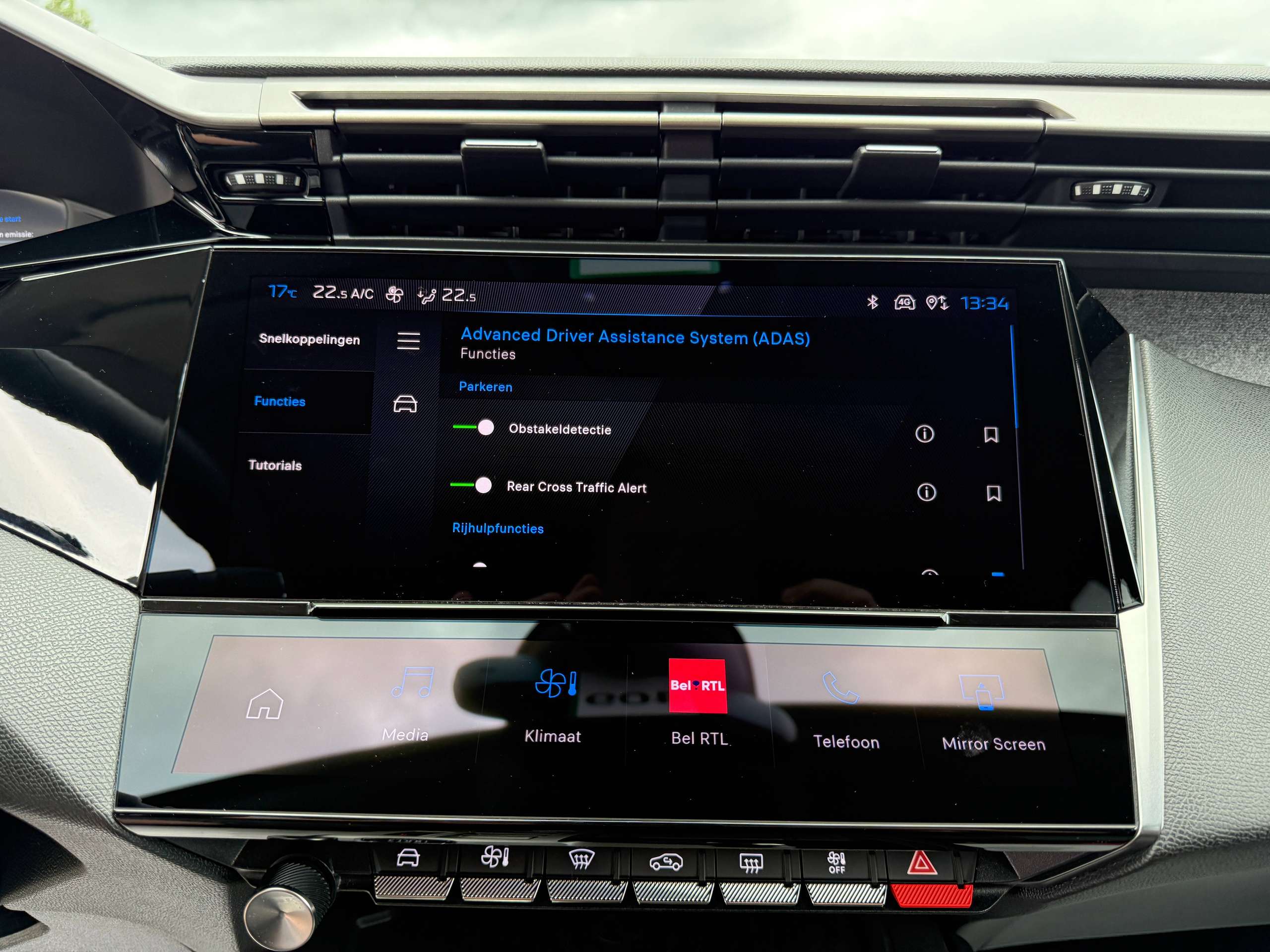 b6fd97da-4542-4708-8011-72438e69b81824-peugeot-308-sw-phev-hybrid-automaat-navi-leder-camera-carplay-led-alu.jpg