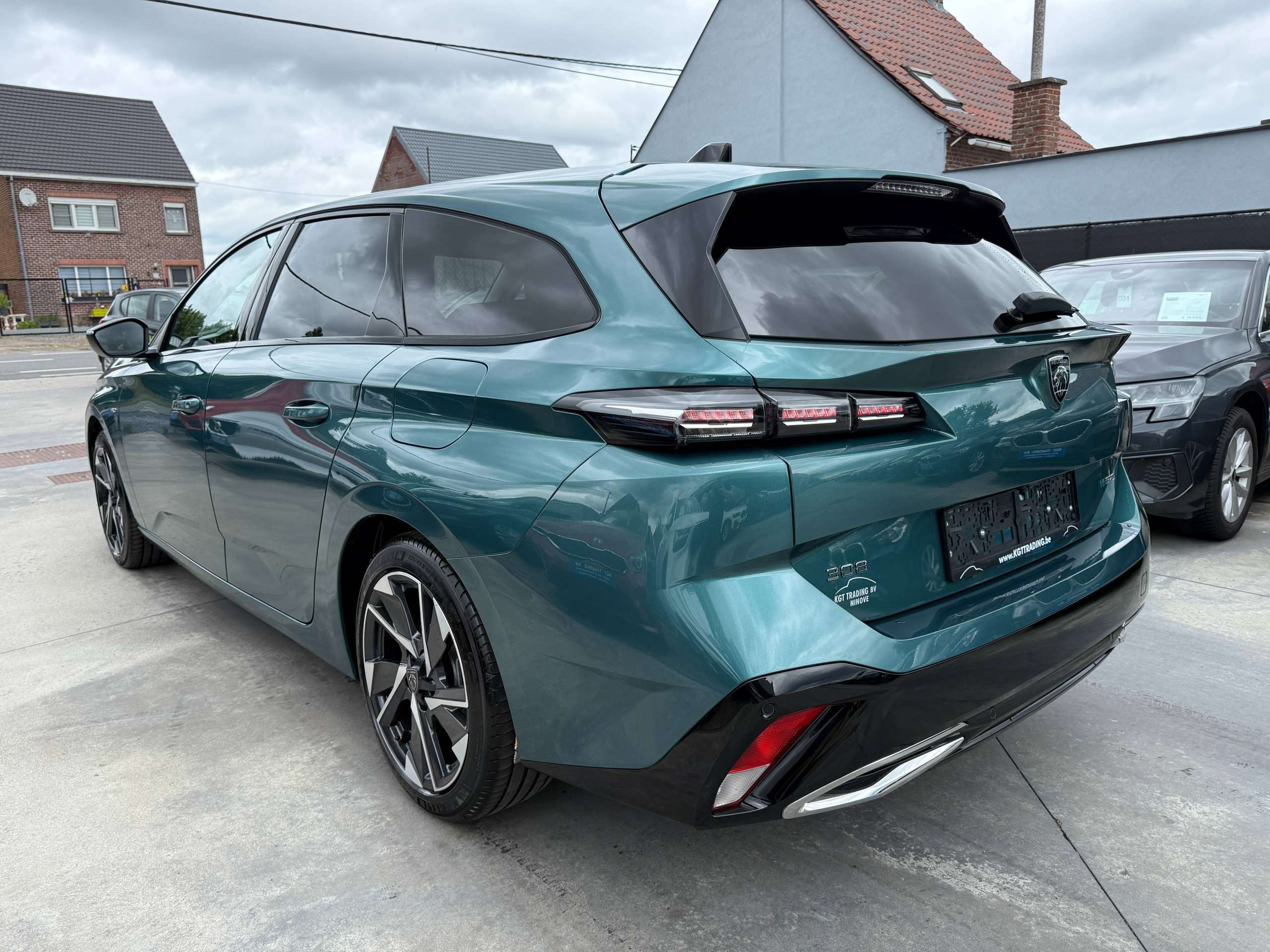 b6fd97da-4542-4708-8011-72438e69b8187-peugeot-308-sw-phev-hybrid-automaat-navi-leder-camera-carplay-led-alu.jpg