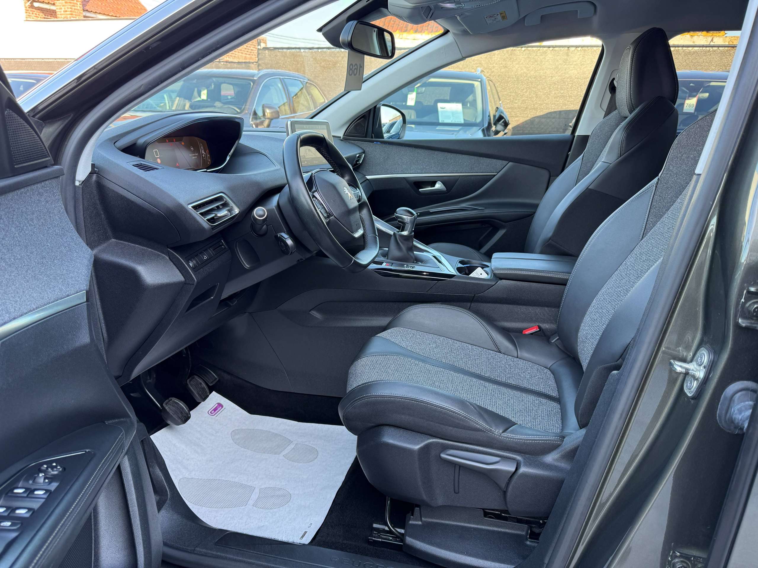 b7b1594c-fe40-462c-aa58-e3298ace2b5a11-peugeot-5008-1-2i-130pk-navigatie-leder-camera-carplay-dab-pdc.jpg
