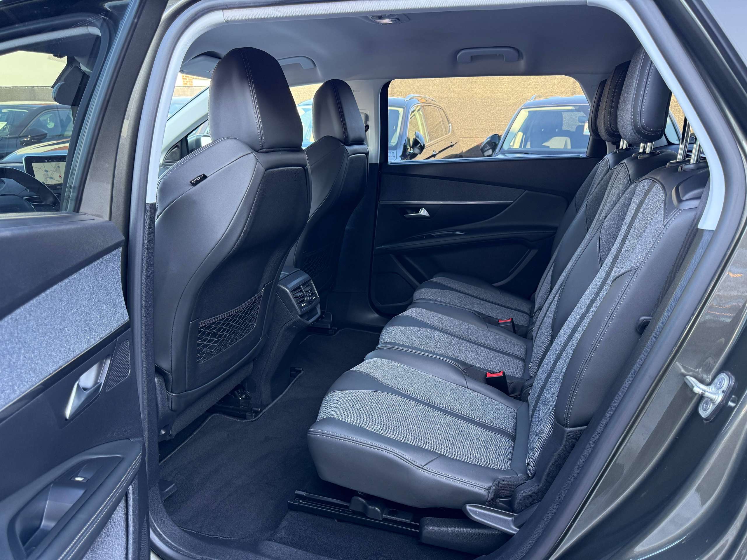 b7b1594c-fe40-462c-aa58-e3298ace2b5a13-peugeot-5008-1-2i-130pk-navigatie-leder-camera-carplay-dab-pdc.jpg