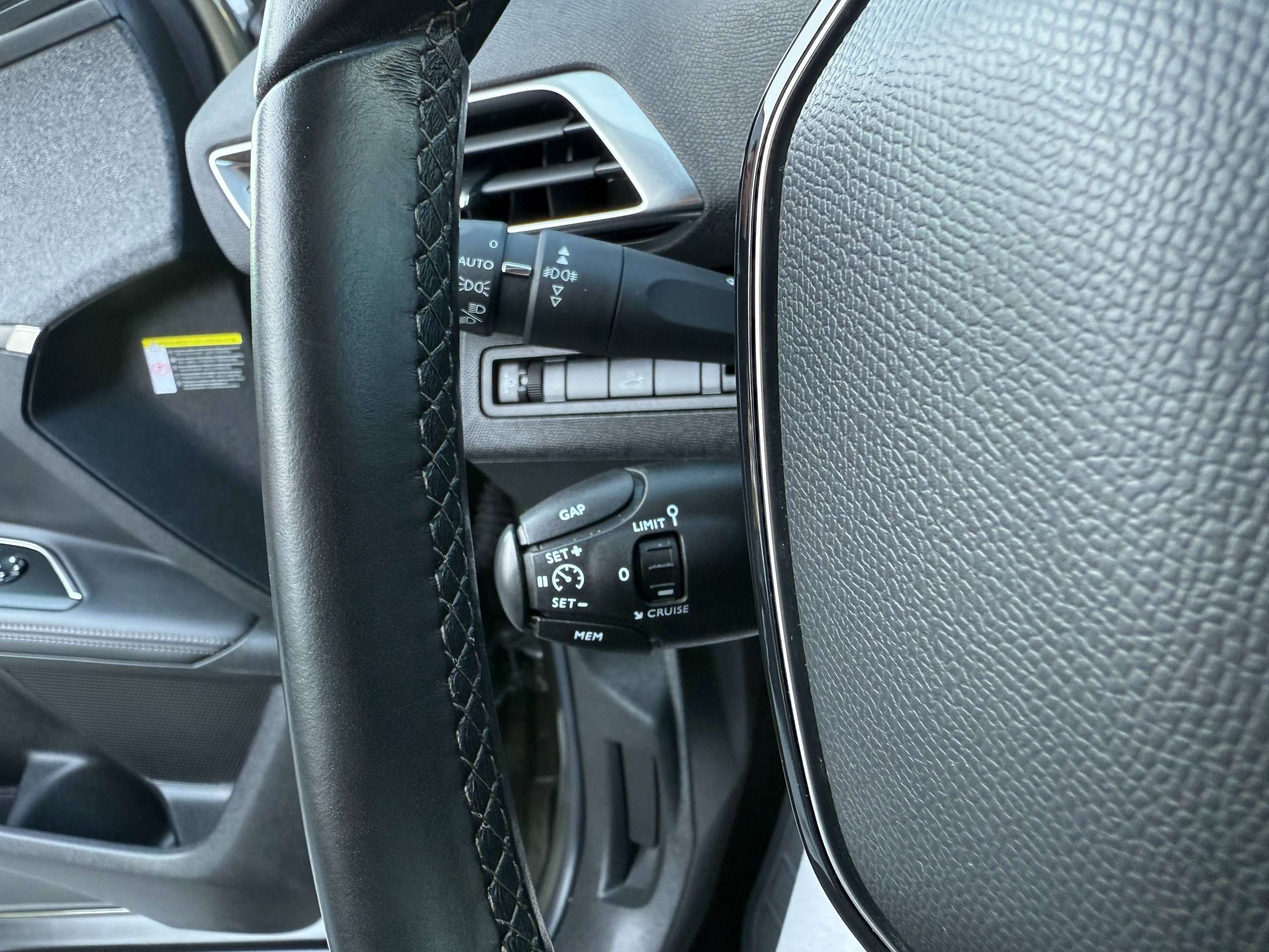 b7b1594c-fe40-462c-aa58-e3298ace2b5a16-peugeot-5008-1-2i-130pk-navigatie-leder-camera-carplay-dab-pdc.jpg