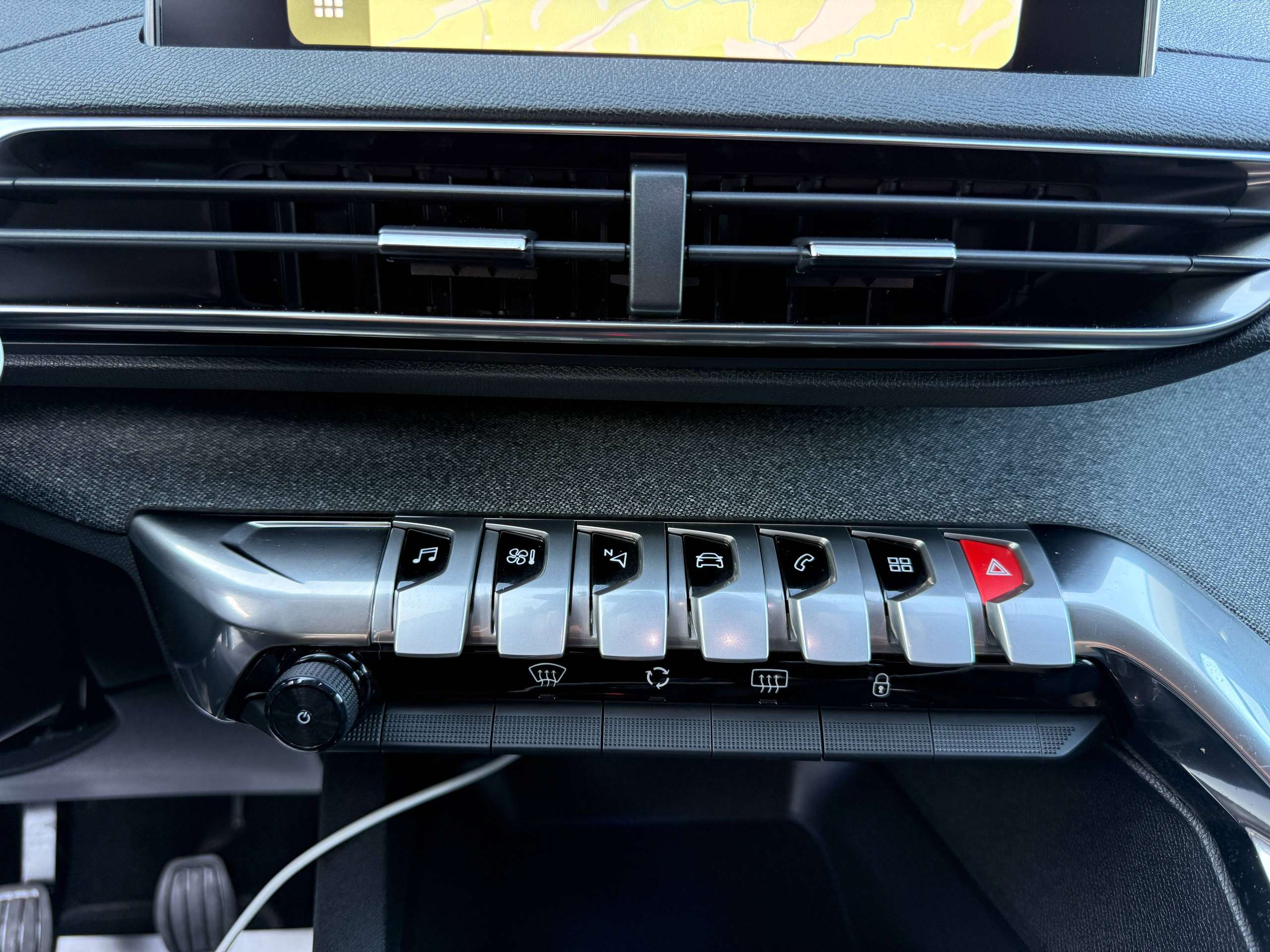 b7b1594c-fe40-462c-aa58-e3298ace2b5a26-peugeot-5008-1-2i-130pk-navigatie-leder-camera-carplay-dab-pdc.jpg