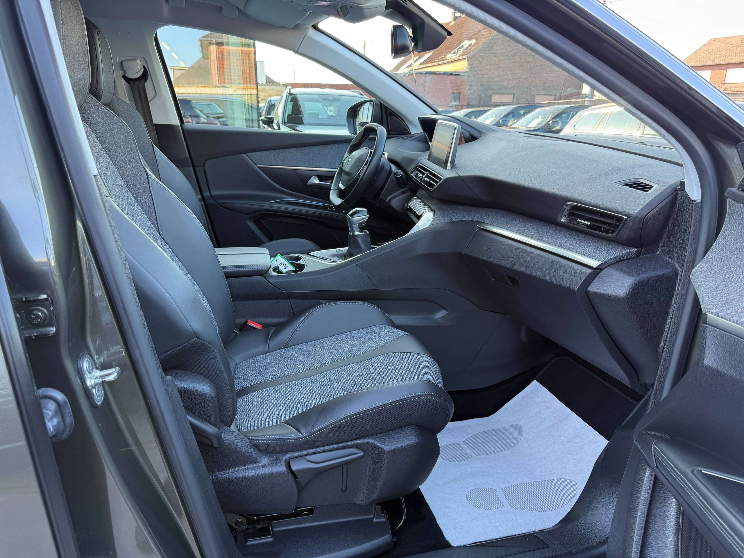 b7b1594c-fe40-462c-aa58-e3298ace2b5a27-peugeot-5008-1-2i-130pk-navigatie-leder-camera-carplay-dab-pdc.jpg