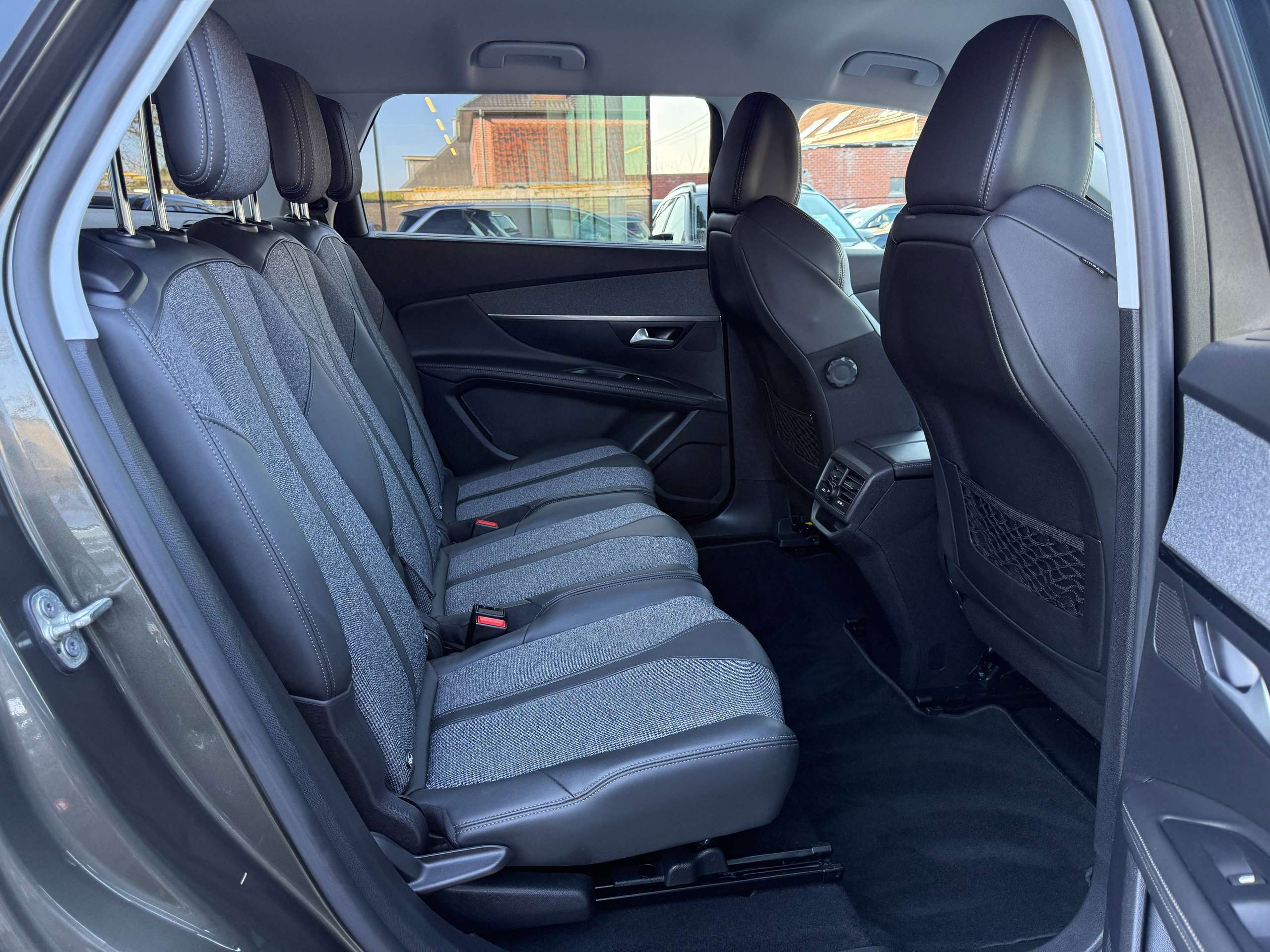 b7b1594c-fe40-462c-aa58-e3298ace2b5a29-peugeot-5008-1-2i-130pk-navigatie-leder-camera-carplay-dab-pdc.jpg