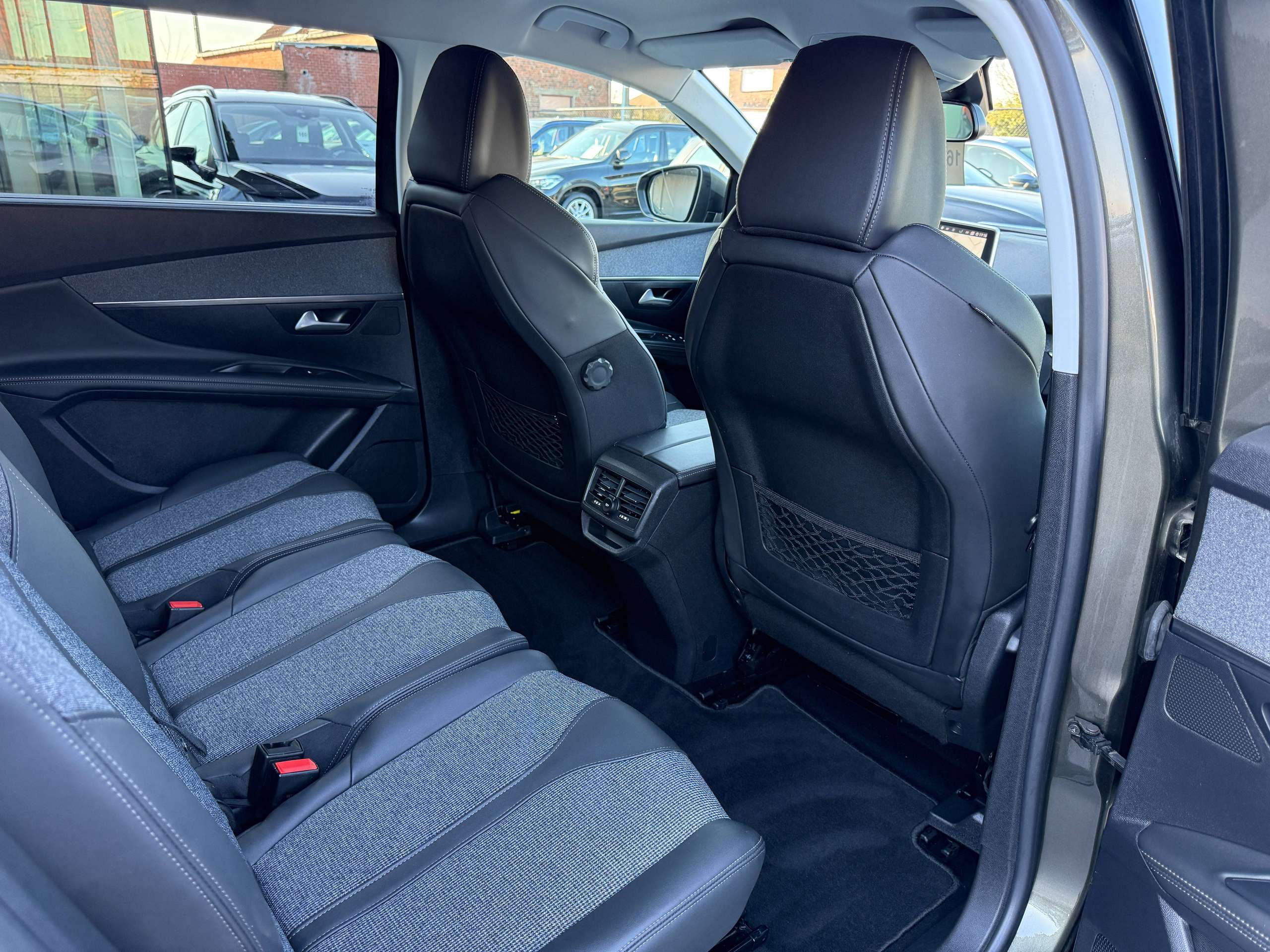 b7b1594c-fe40-462c-aa58-e3298ace2b5a30-peugeot-5008-1-2i-130pk-navigatie-leder-camera-carplay-dab-pdc.jpg
