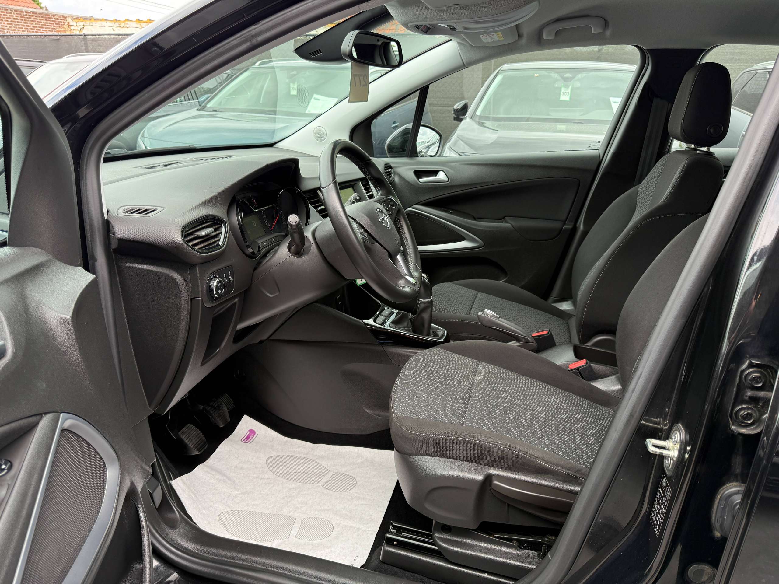 bdd86a45-5598-4882-99a1-6709aaf961ba11-opel-crossland-x-1-2i-carplay-bluetooth-parkeersensoren-led-alu-carpass.jpg