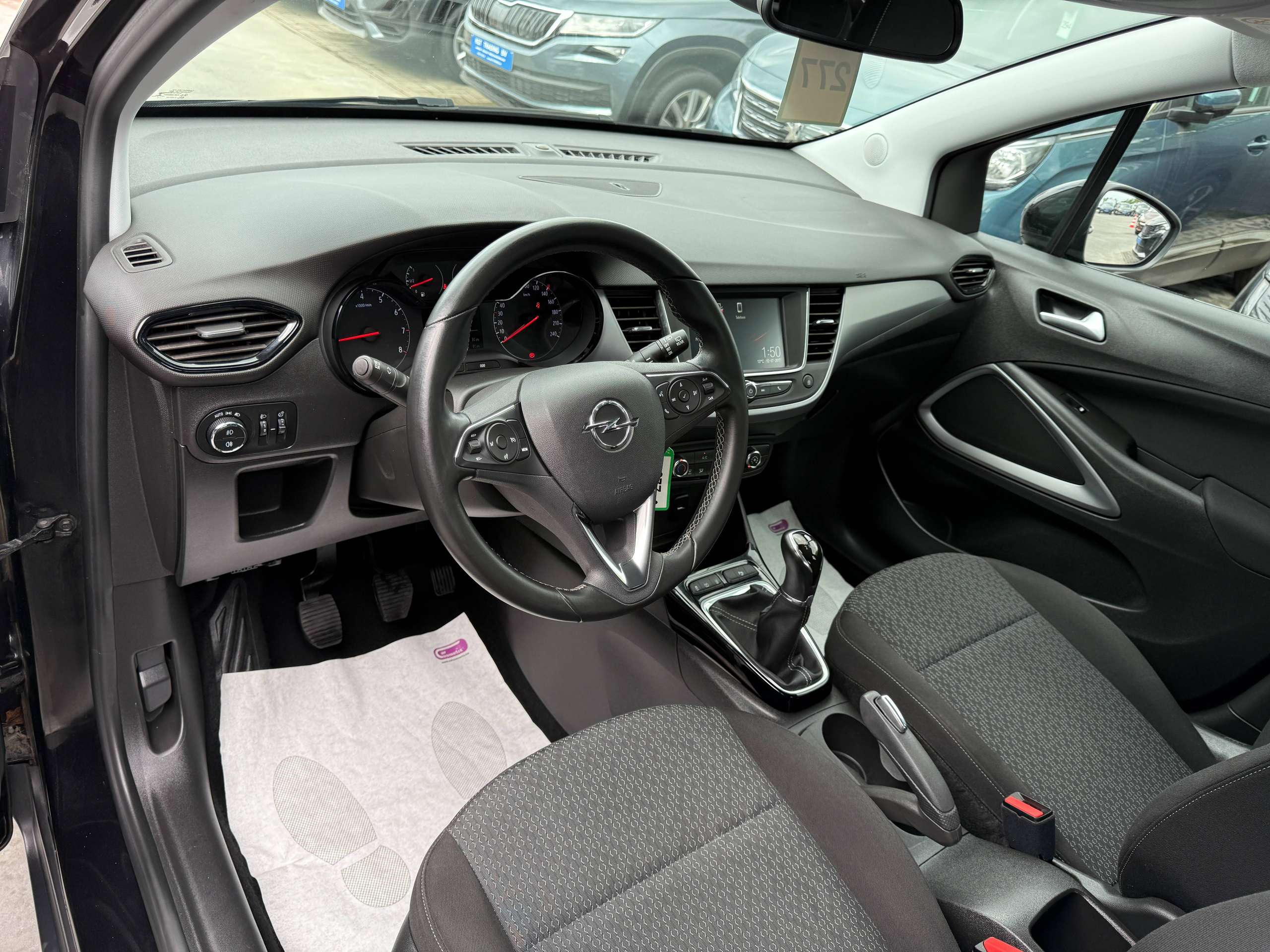 bdd86a45-5598-4882-99a1-6709aaf961ba12-opel-crossland-x-1-2i-carplay-bluetooth-parkeersensoren-led-alu-carpass.jpg