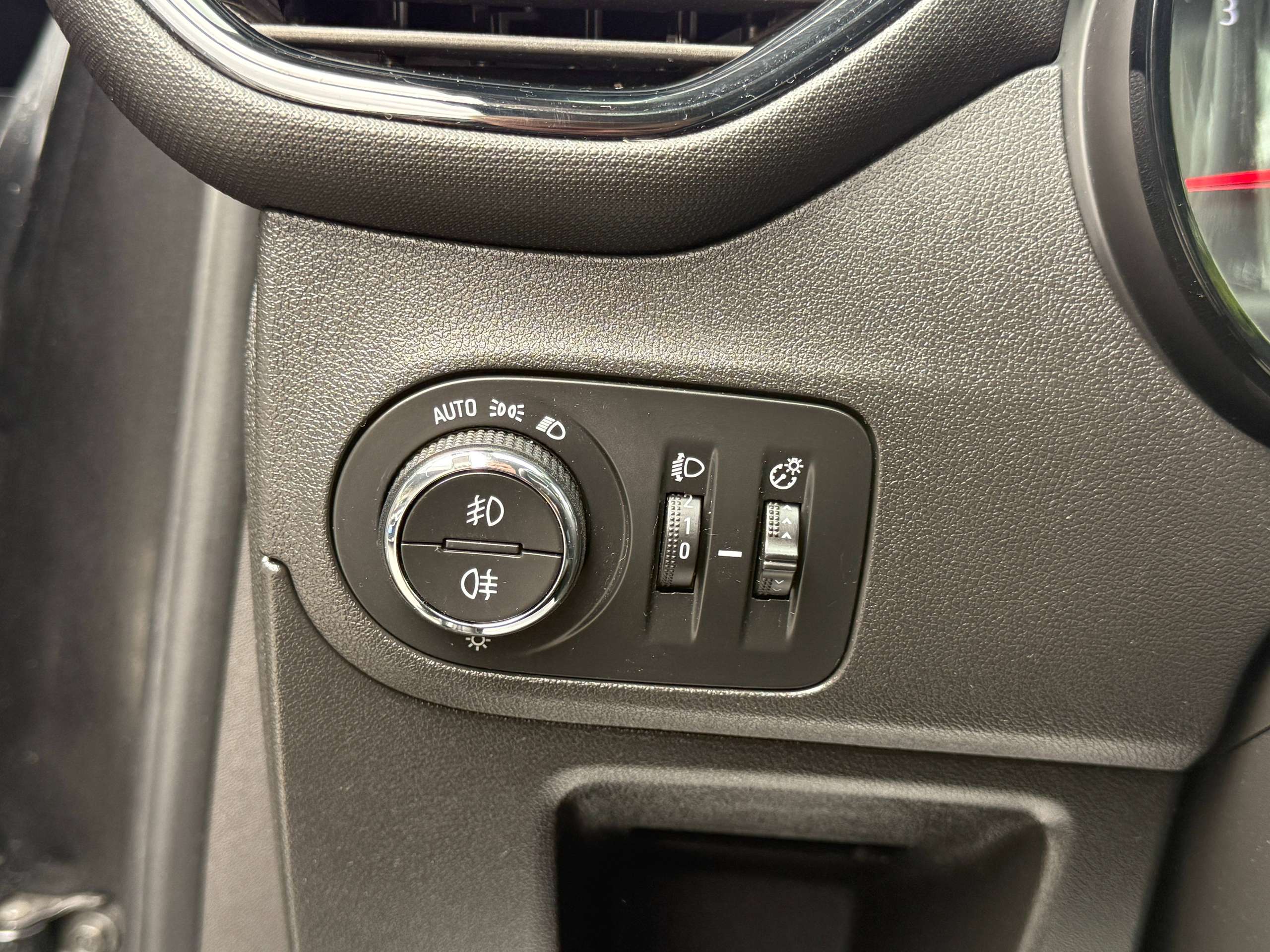 bdd86a45-5598-4882-99a1-6709aaf961ba15-opel-crossland-x-1-2i-carplay-bluetooth-parkeersensoren-led-alu-carpass.jpg