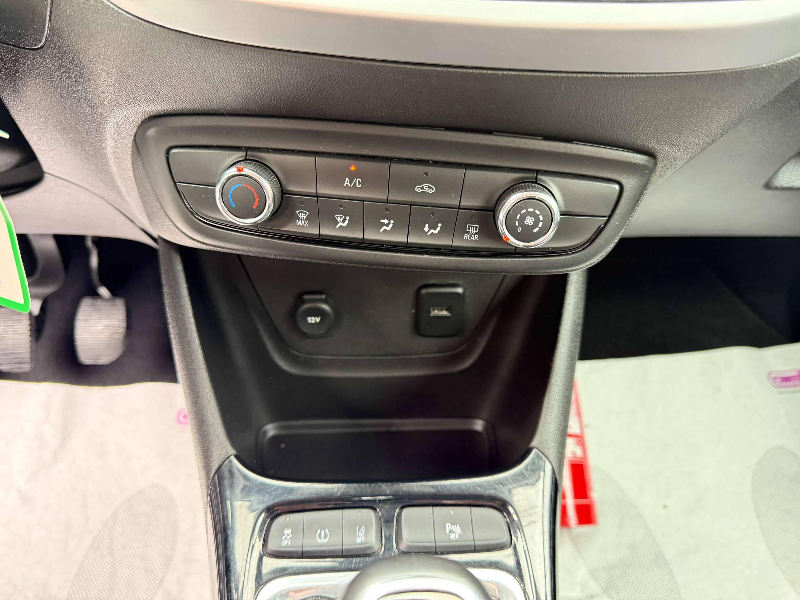 bdd86a45-5598-4882-99a1-6709aaf961ba19-opel-crossland-x-1-2i-carplay-bluetooth-parkeersensoren-led-alu-carpass.jpg