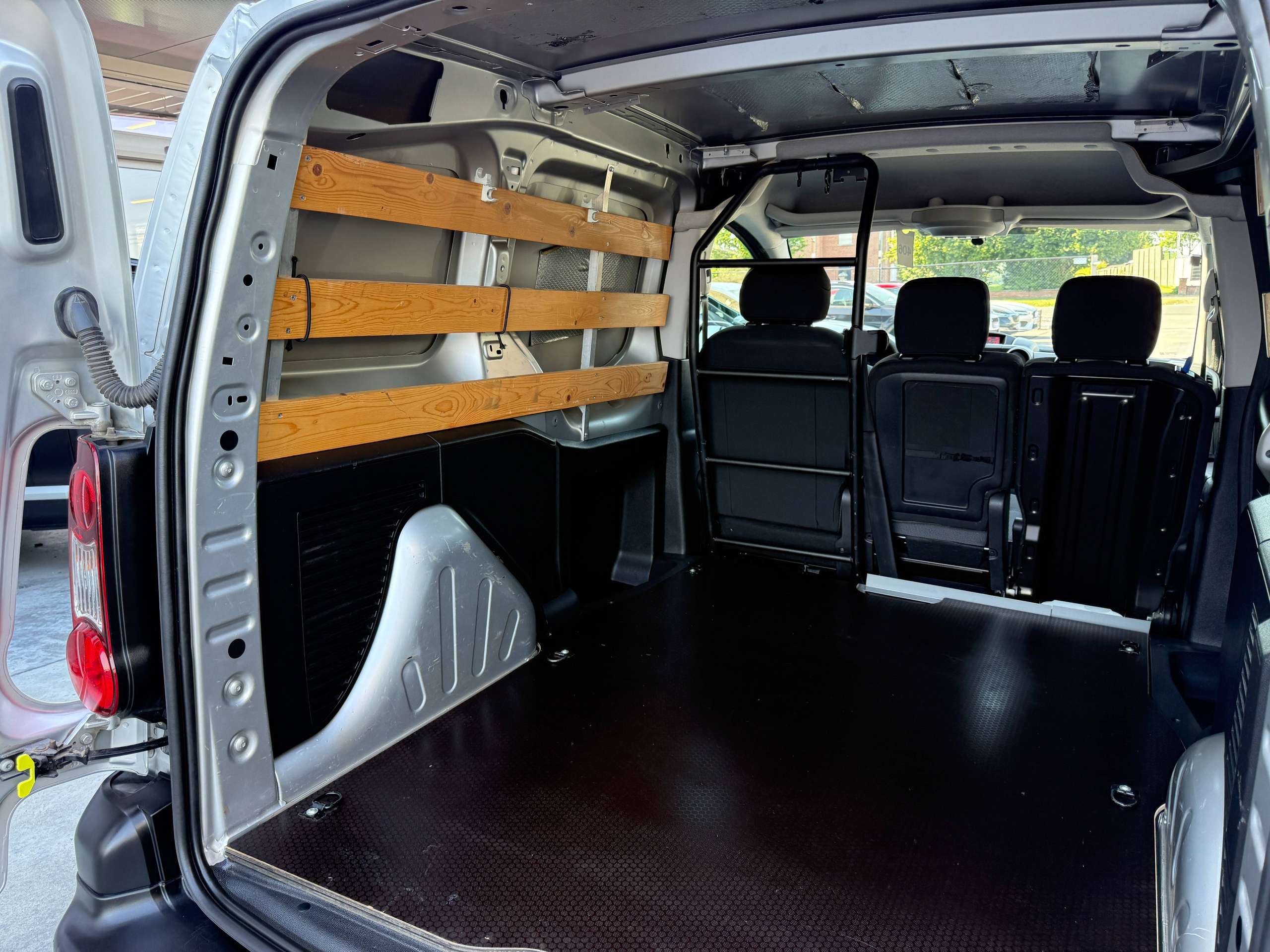 c3aea870-a491-4916-9b28-3c97248cae7514-peugeot-partner-1-6-bluehdi-3-zit-parkeersensoren-bluetooth-airco-carpass.jpg