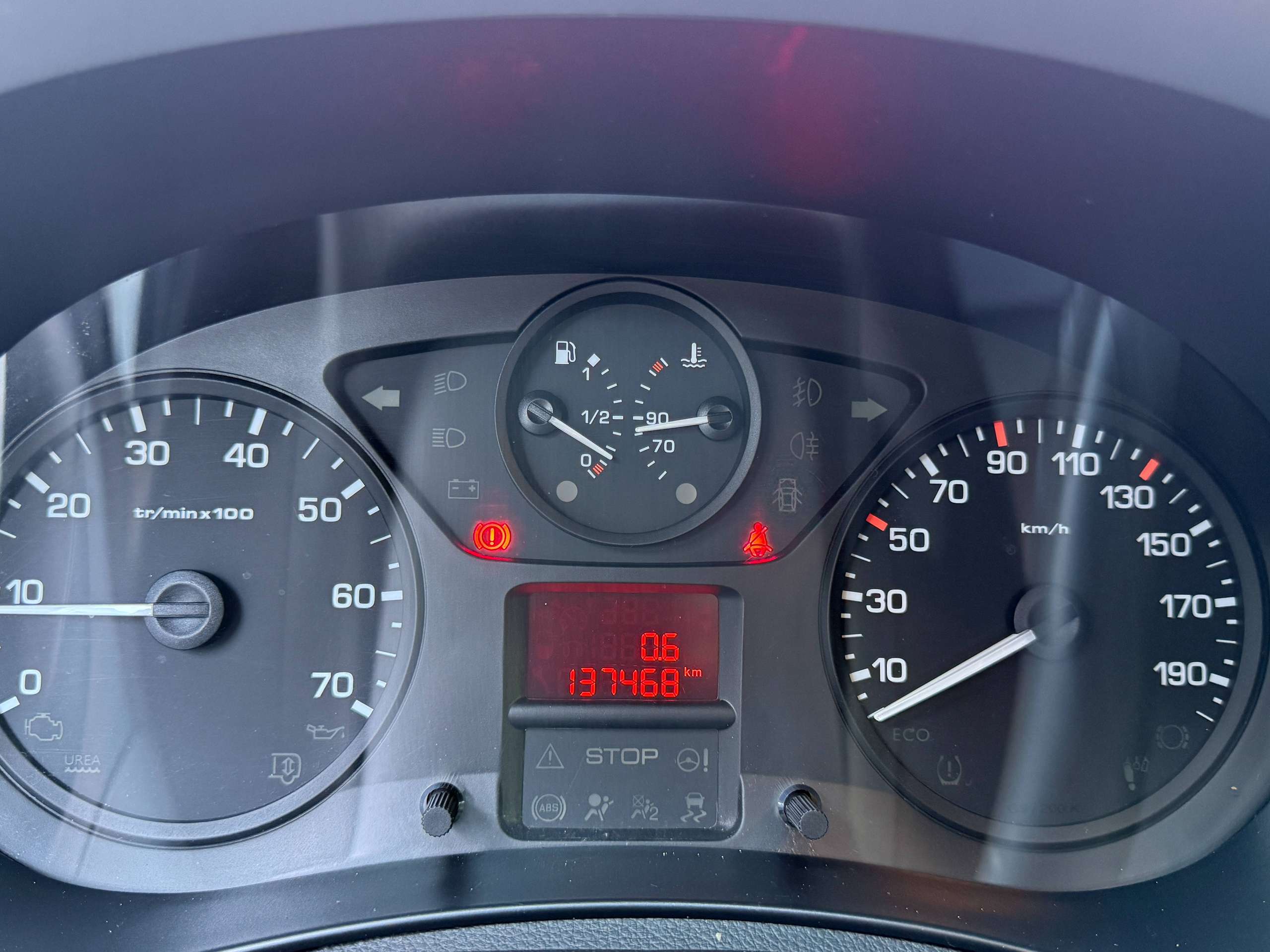 c3aea870-a491-4916-9b28-3c97248cae7518-peugeot-partner-1-6-bluehdi-3-zit-parkeersensoren-bluetooth-airco-carpass.jpg