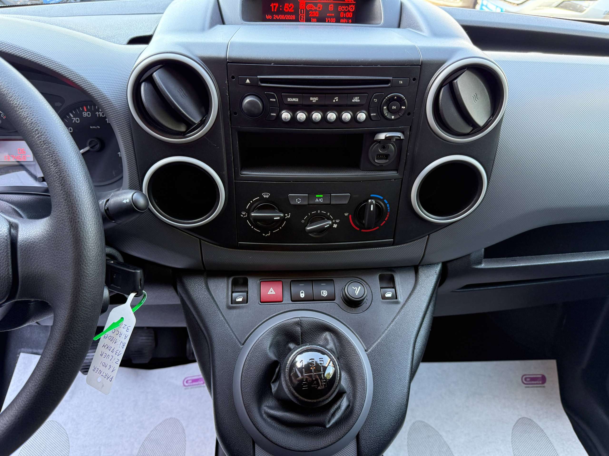 c3aea870-a491-4916-9b28-3c97248cae7519-peugeot-partner-1-6-bluehdi-3-zit-parkeersensoren-bluetooth-airco-carpass.jpg