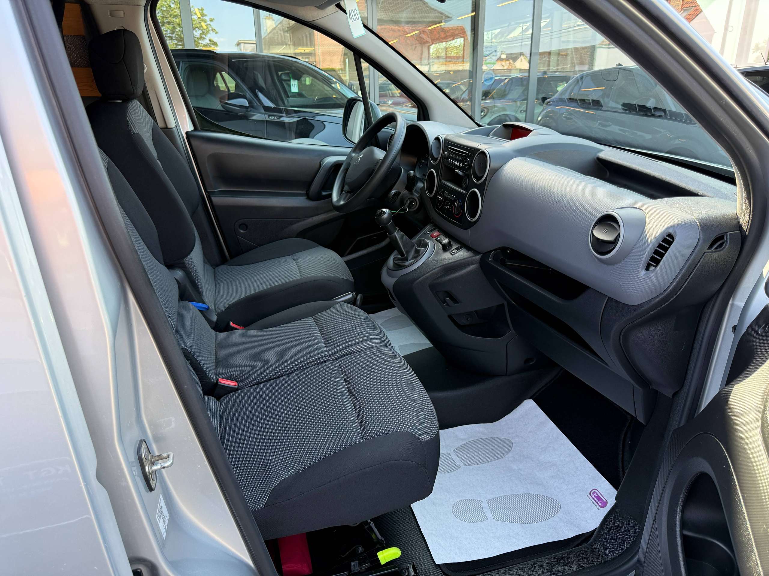 c3aea870-a491-4916-9b28-3c97248cae7520-peugeot-partner-1-6-bluehdi-3-zit-parkeersensoren-bluetooth-airco-carpass.jpg