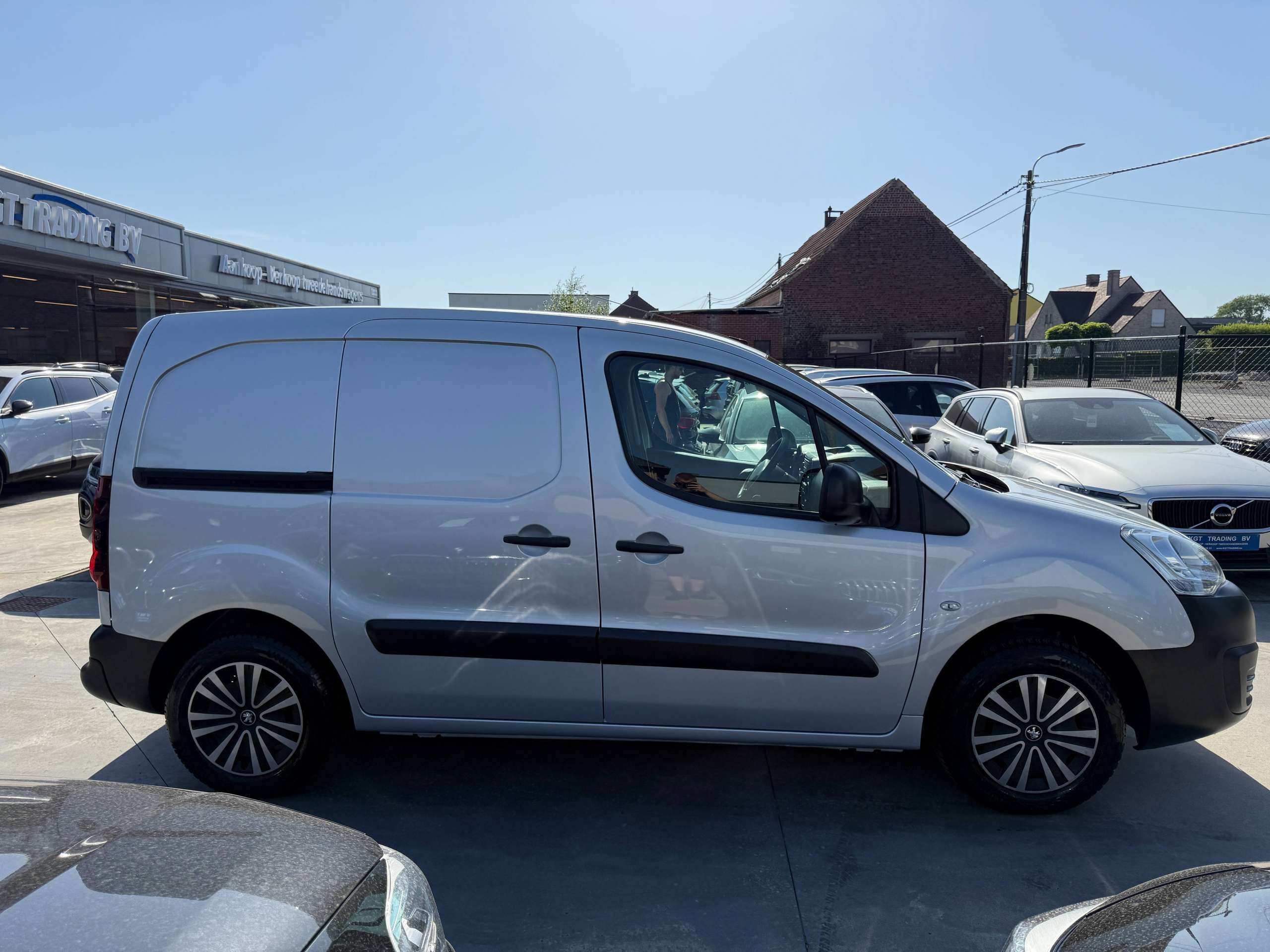 c3aea870-a491-4916-9b28-3c97248cae754-peugeot-partner-1-6-bluehdi-3-zit-parkeersensoren-bluetooth-airco-carpass.jpg