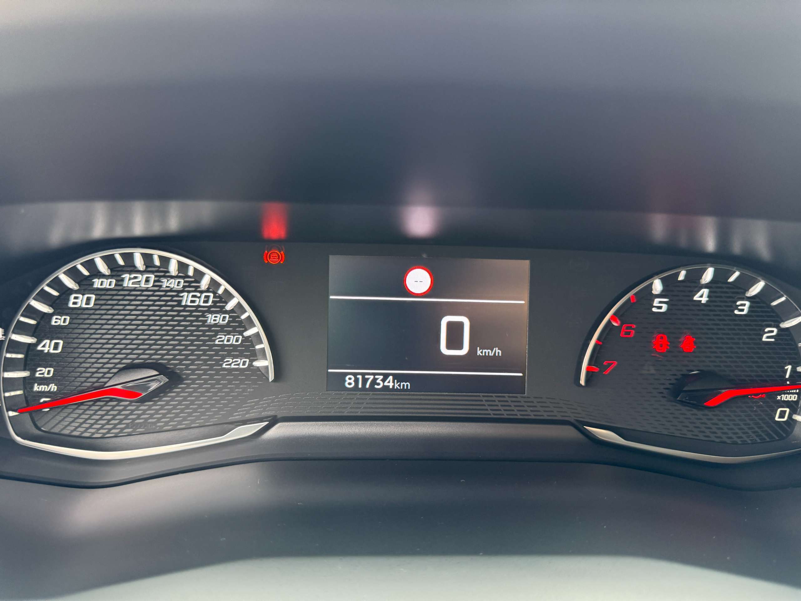 cfca7964-59b1-4a06-9c77-092ddfcbd84817-peugeot-208-1-2i-full-led-camera-navigatie-carplay-pdc-airco.jpg