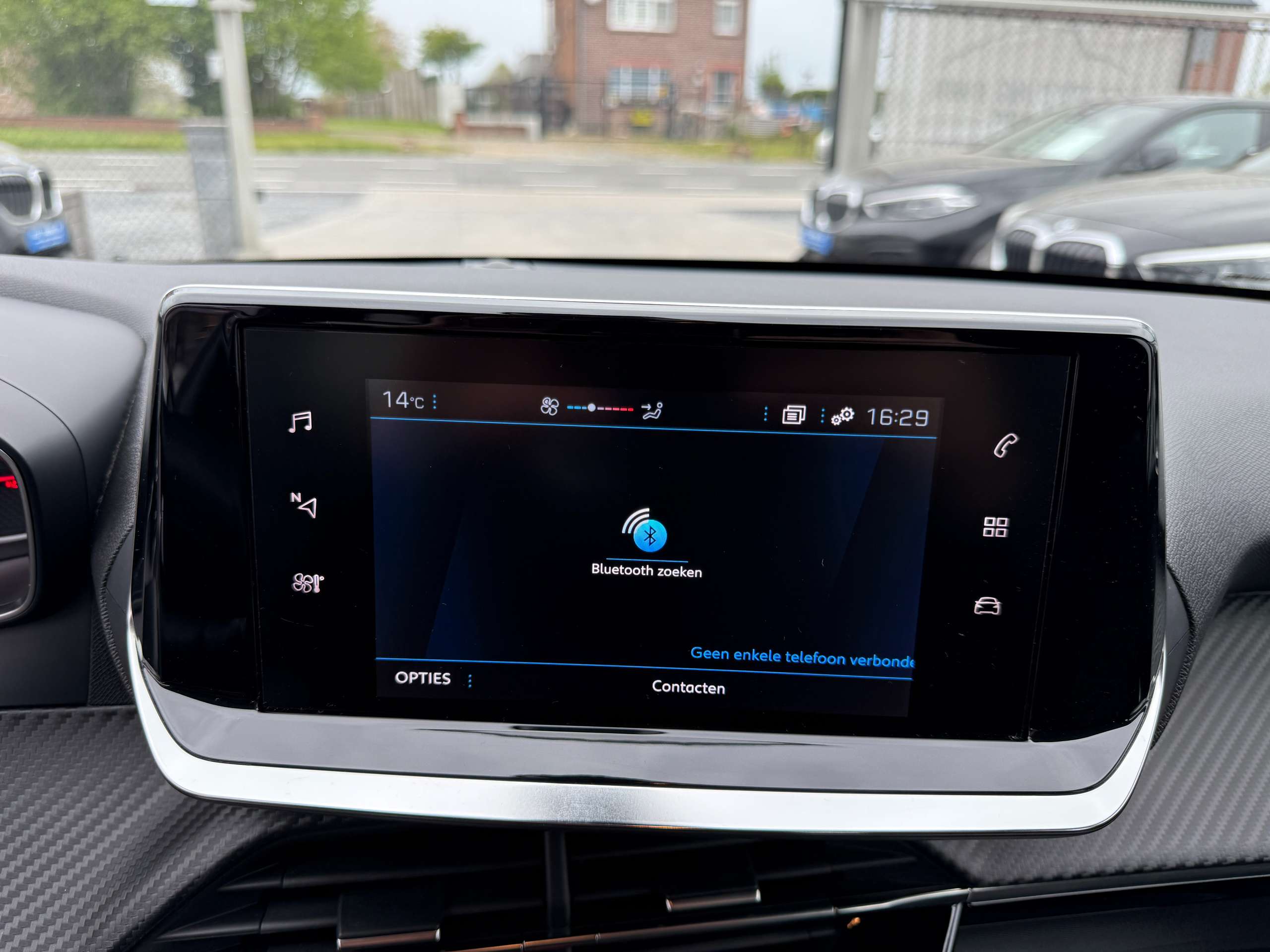 cfca7964-59b1-4a06-9c77-092ddfcbd84821-peugeot-208-1-2i-full-led-camera-navigatie-carplay-pdc-airco.jpg