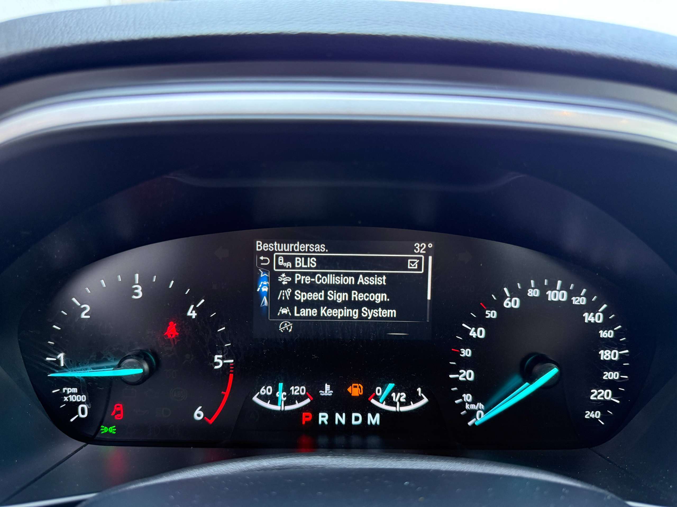 d06919b4-0e6d-495f-9154-bd53bf432e1418-ford-focus-1-5-tdci-automaat-120pk-navigatie-zetelverwarming-trekhaak-pdc-led.jpg