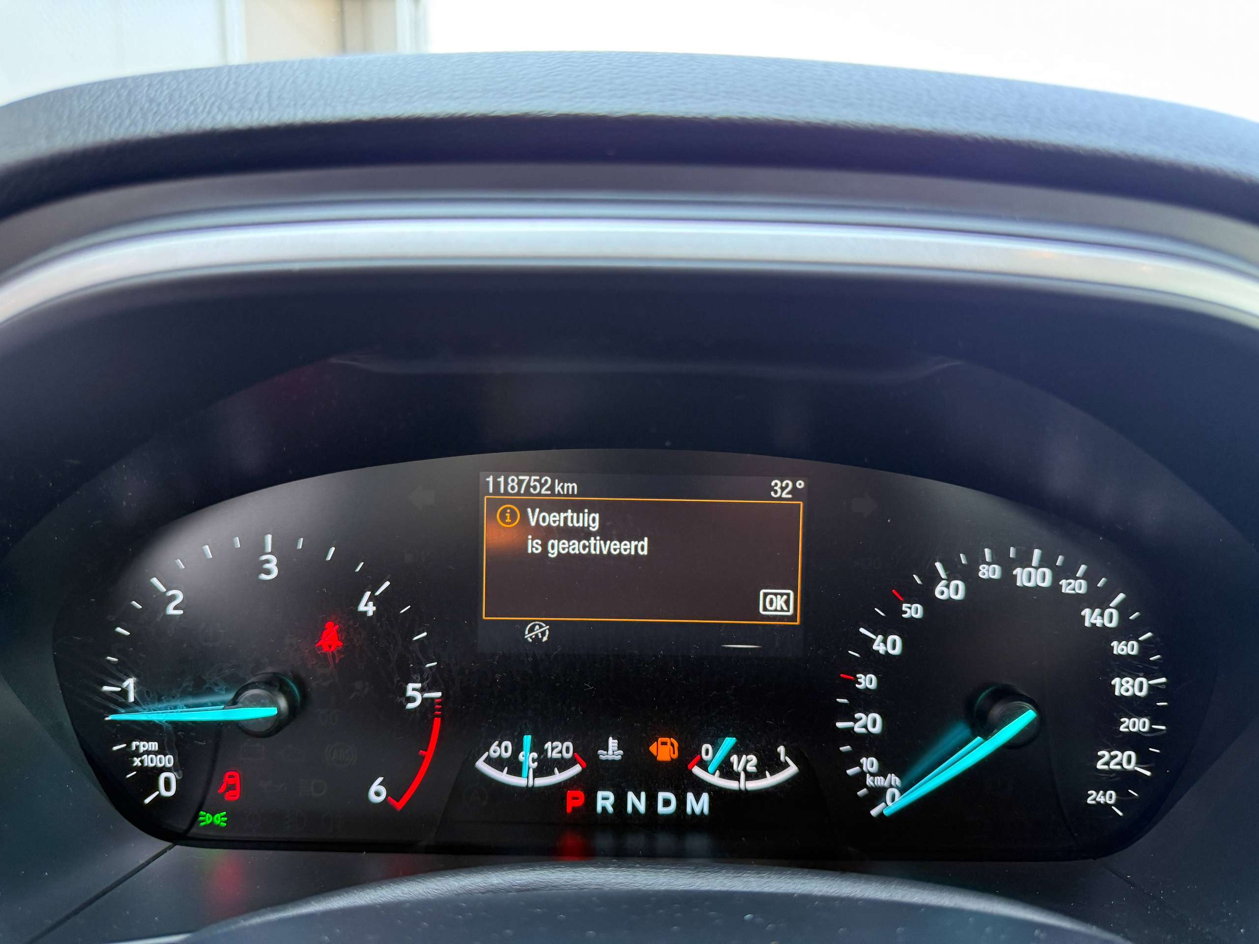 d06919b4-0e6d-495f-9154-bd53bf432e1425-ford-focus-1-5-tdci-automaat-120pk-navigatie-zetelverwarming-trekhaak-pdc-led.jpg