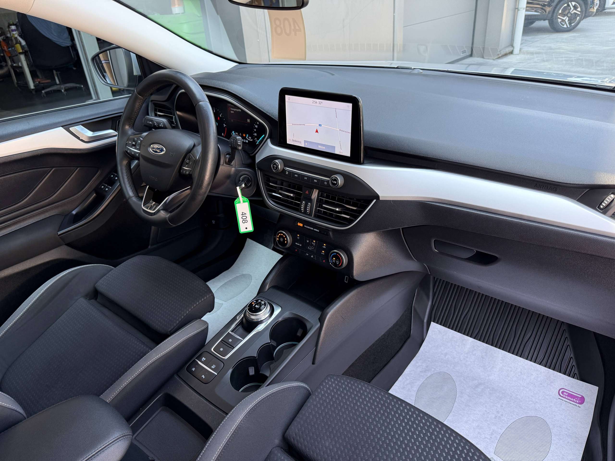 d06919b4-0e6d-495f-9154-bd53bf432e1429-ford-focus-1-5-tdci-automaat-120pk-navigatie-zetelverwarming-trekhaak-pdc-led.jpg