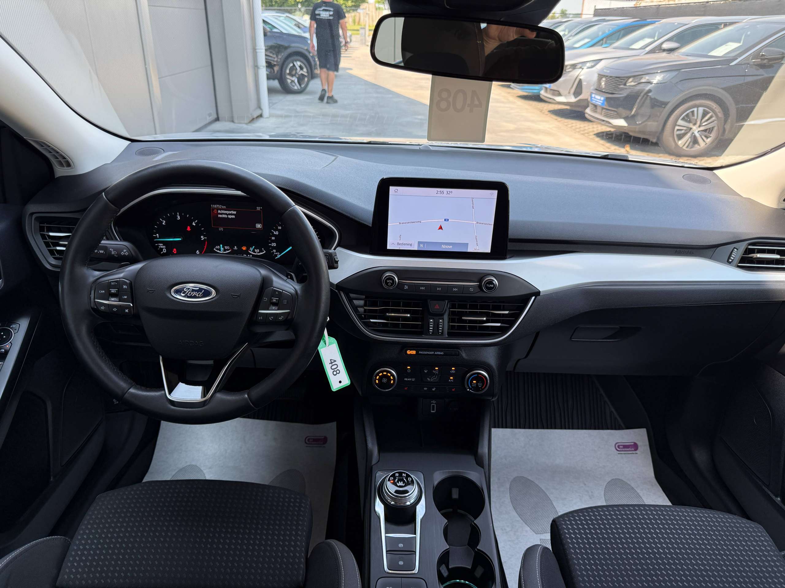 d06919b4-0e6d-495f-9154-bd53bf432e1432-ford-focus-1-5-tdci-automaat-120pk-navigatie-zetelverwarming-trekhaak-pdc-led.jpg