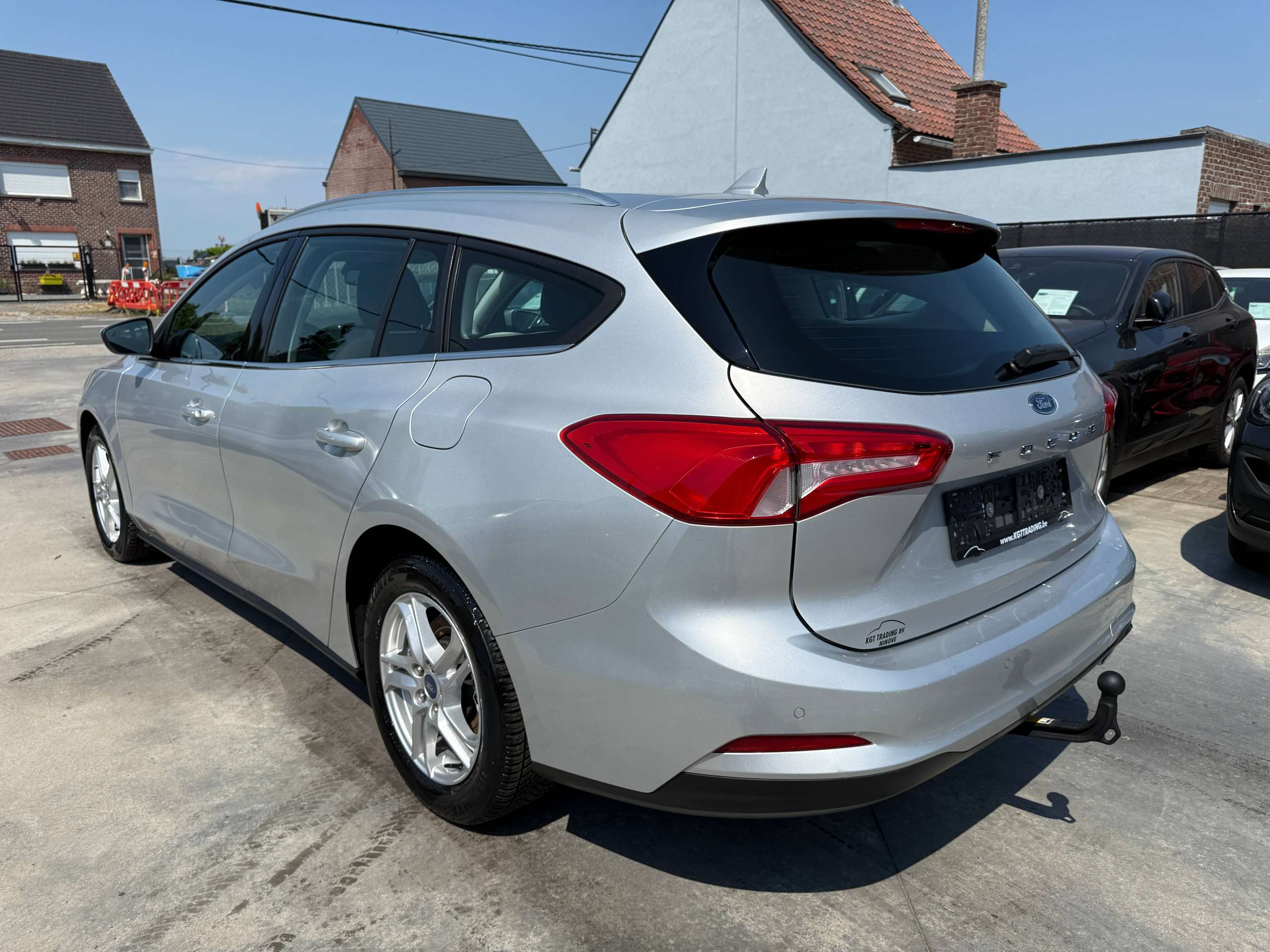 d06919b4-0e6d-495f-9154-bd53bf432e147-ford-focus-1-5-tdci-automaat-120pk-navigatie-zetelverwarming-trekhaak-pdc-led.jpg