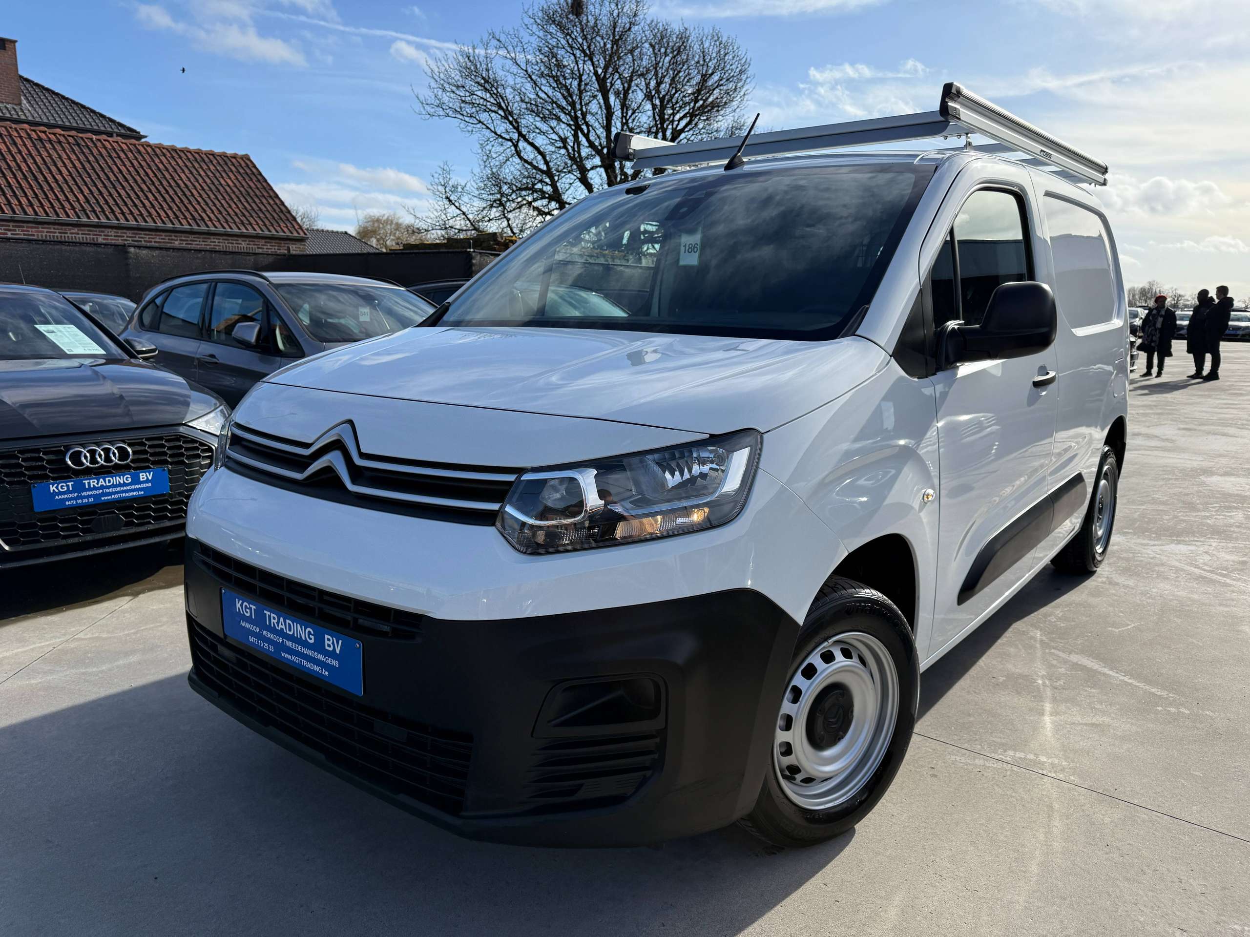 d6518dbd-b388-459b-8179-37c0391bc8c01-citroen-berlingo-1-2i-110pk-dakrek-bluetooth-dab-parkeersensoren.jpg
