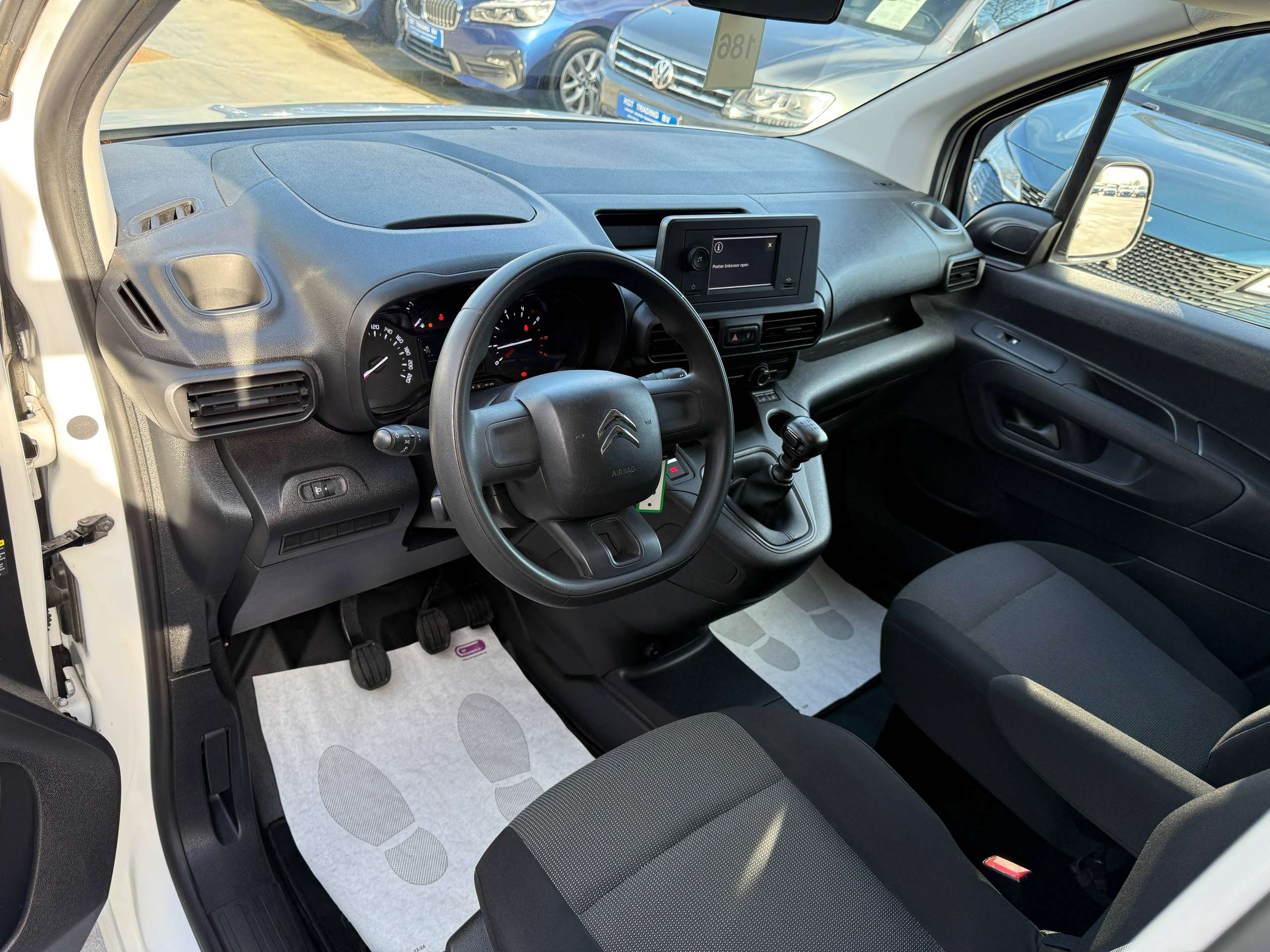 d6518dbd-b388-459b-8179-37c0391bc8c012-citroen-berlingo-1-2i-110pk-dakrek-bluetooth-dab-parkeersensoren.jpg