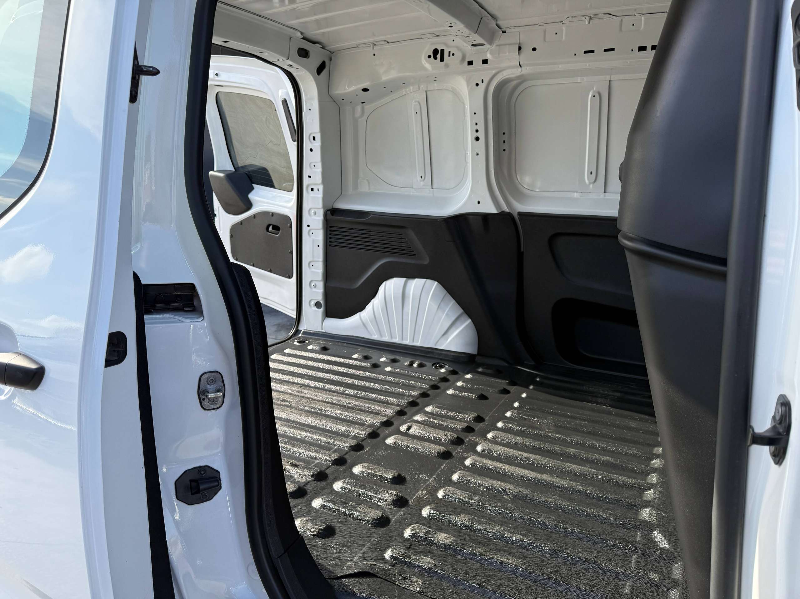 d6518dbd-b388-459b-8179-37c0391bc8c014-citroen-berlingo-1-2i-110pk-dakrek-bluetooth-dab-parkeersensoren.jpg