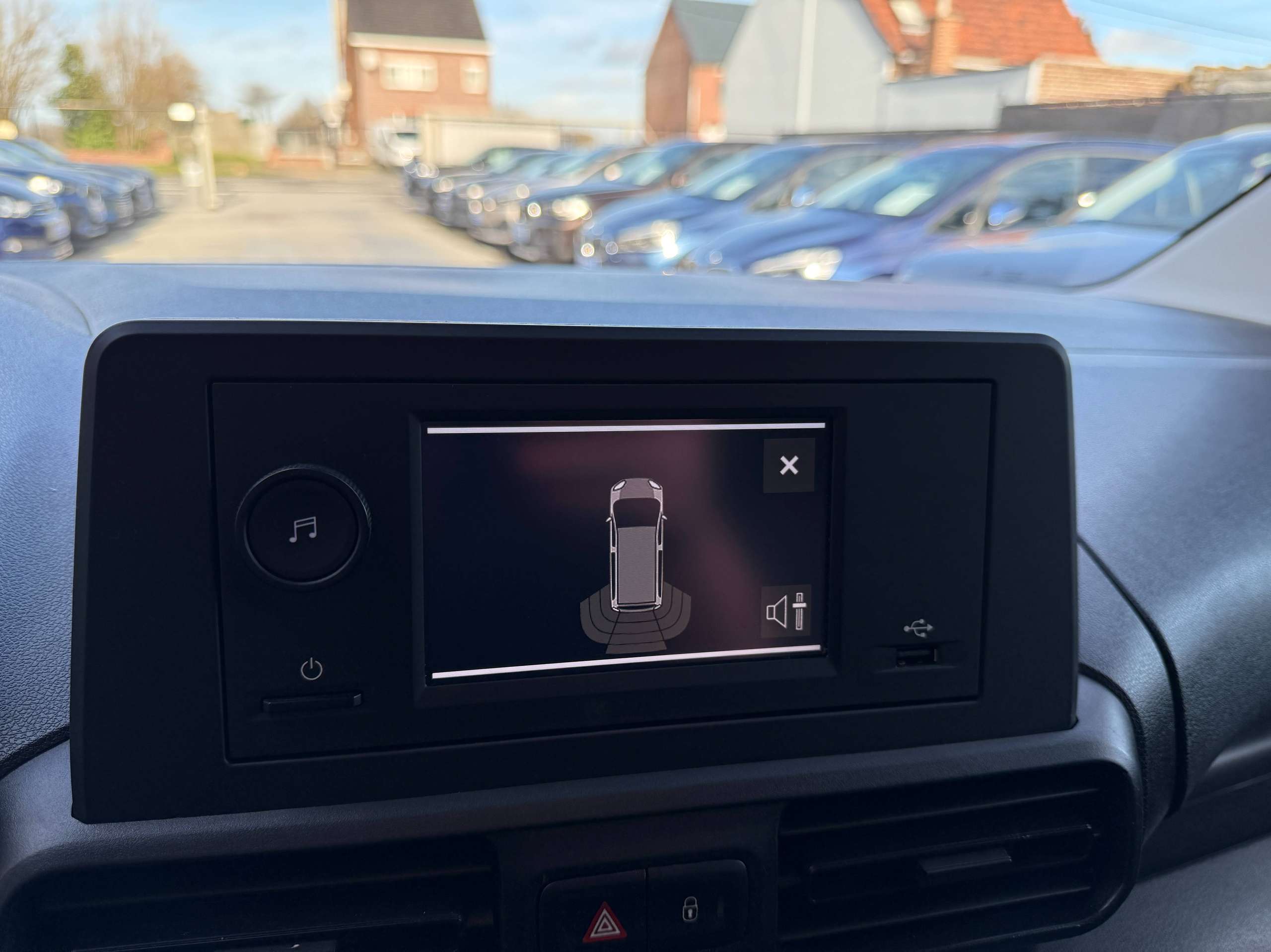 d6518dbd-b388-459b-8179-37c0391bc8c020-citroen-berlingo-1-2i-110pk-dakrek-bluetooth-dab-parkeersensoren.jpg